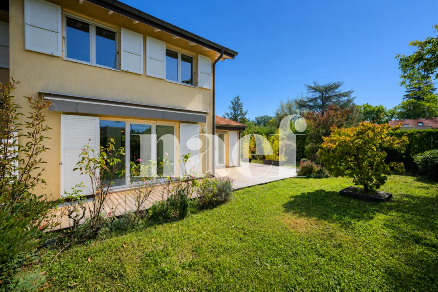 Family villa with private garden in Genthod - Photo 1 of 10