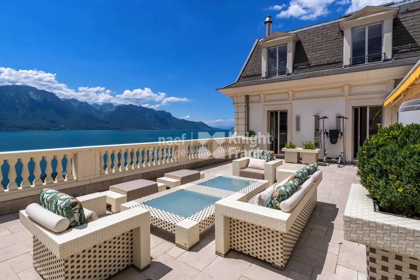 Unique! Penthouse apartment of 8.5 rooms with exceptional view for sale in the heart of Montreux - Photo 1 of 13