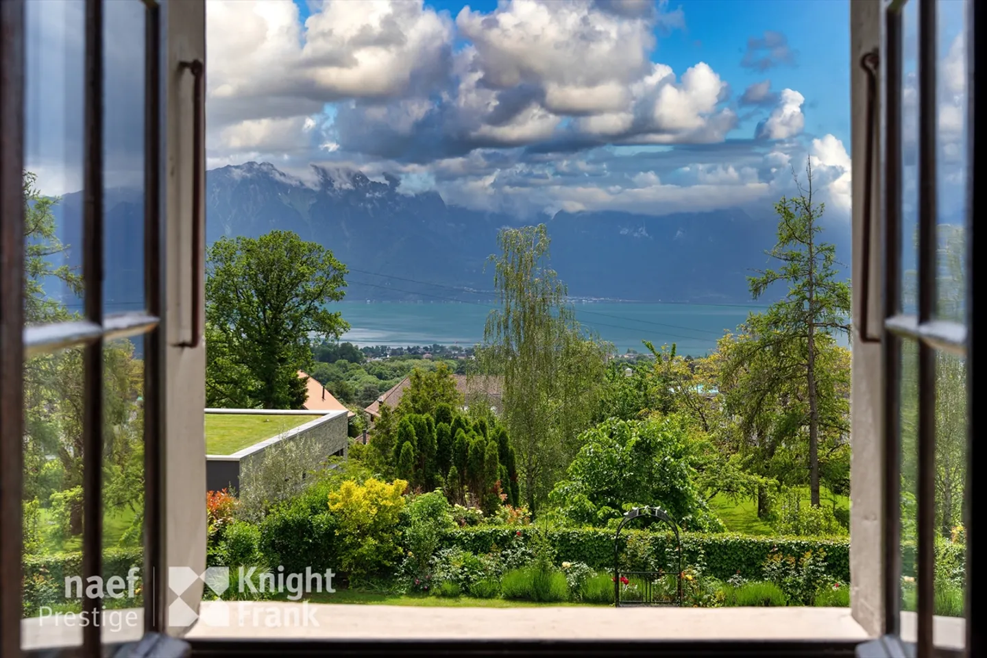Individual house with a lot of character, 10 rooms in the city center for sale in St-Légier - Photo 3 of 13