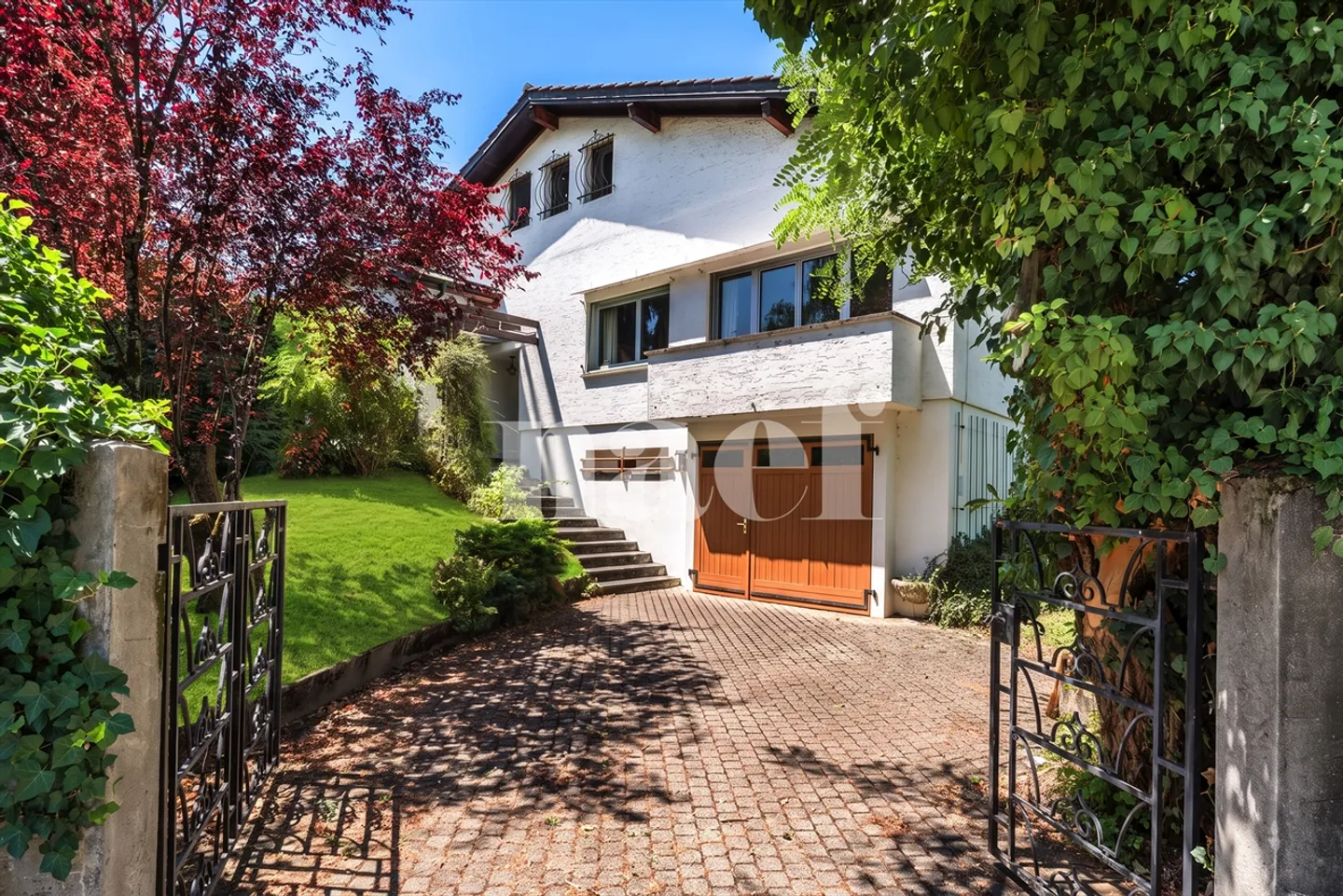 Character villa on a magnificent plot of over 1,200 m² in Grand-Saconnex - Photo 1 of 1
