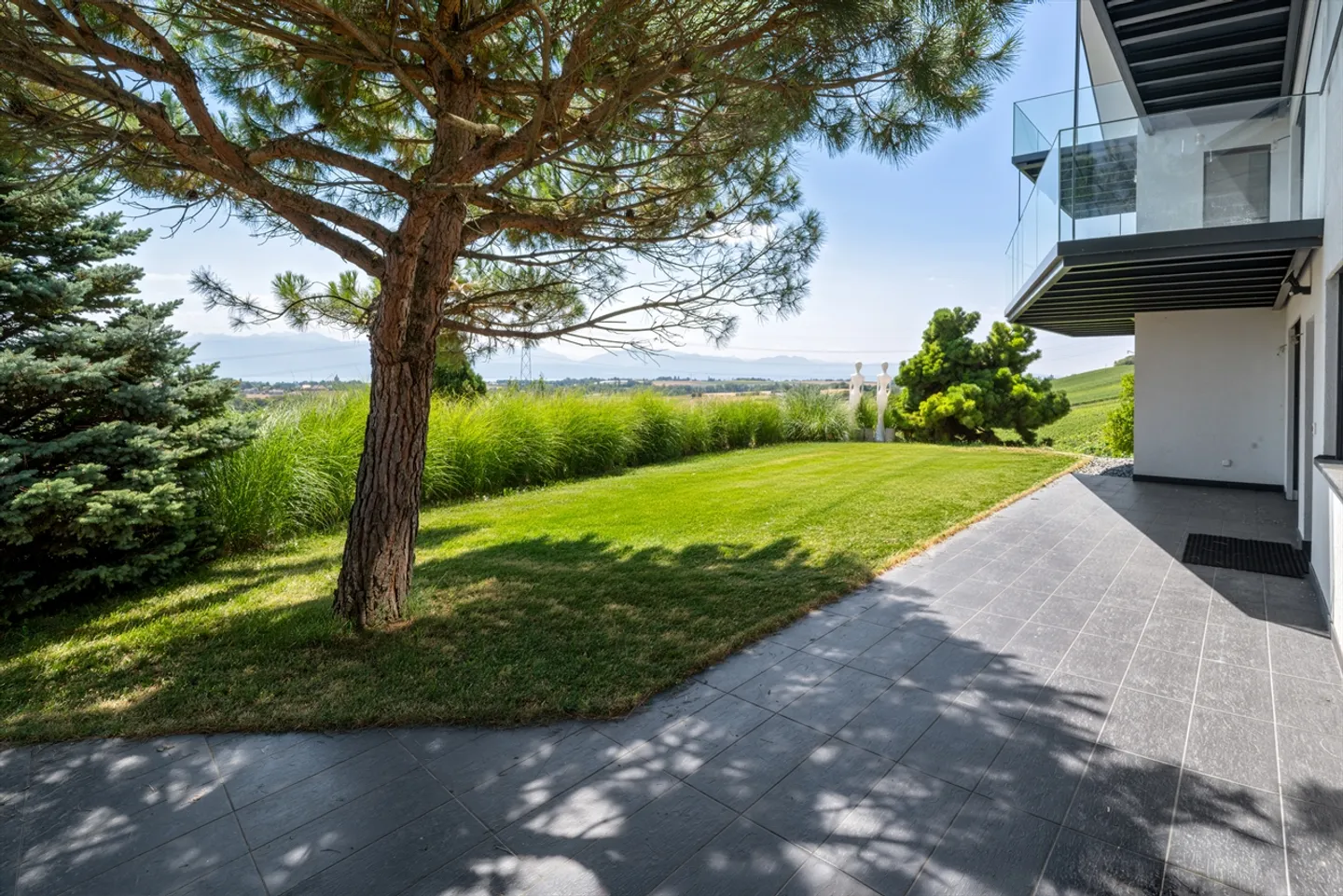 An architectural signature facing Lake Geneva - Photo 11 of 12