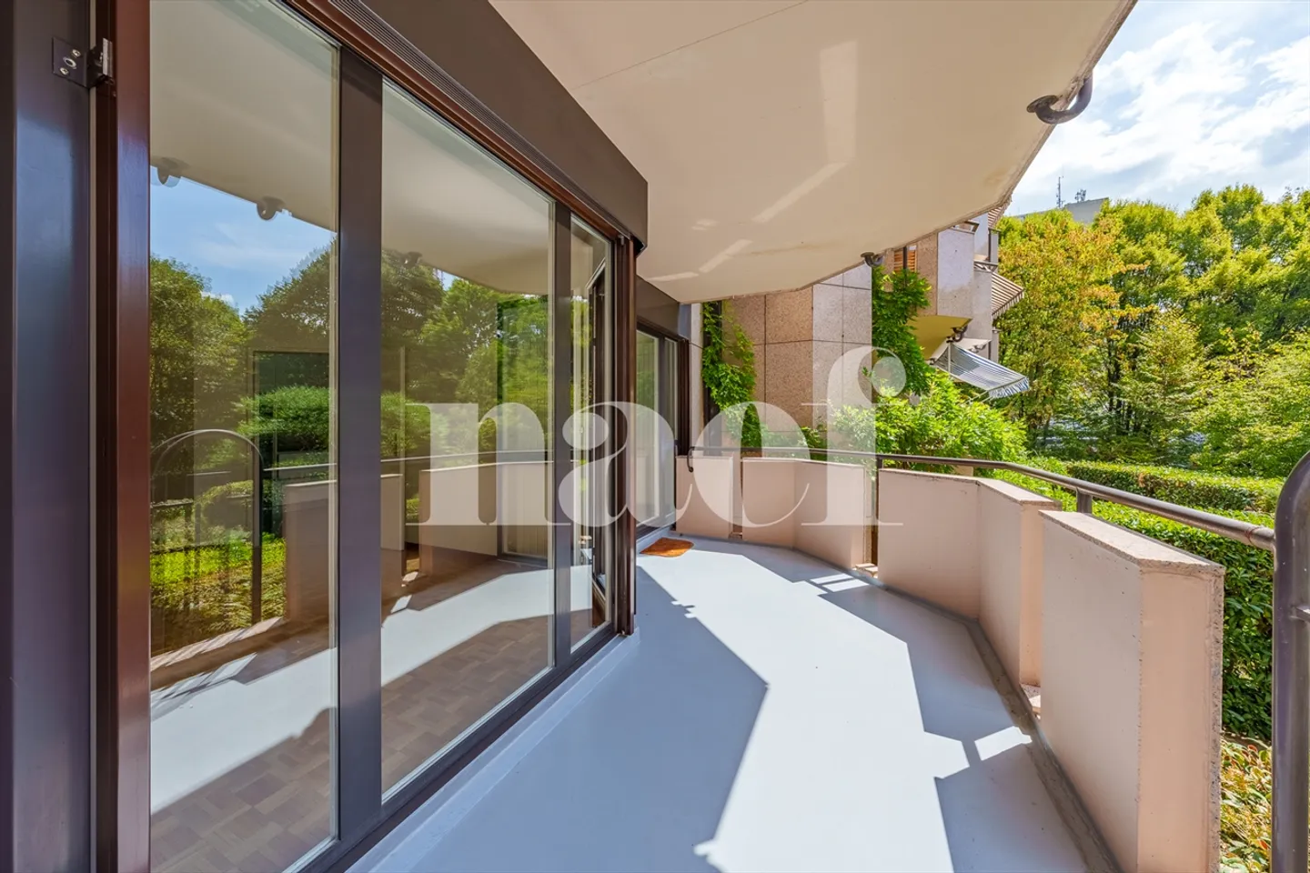 Spacious 4-room apartment in a privileged living environment in Champel - Photo 2 of 13