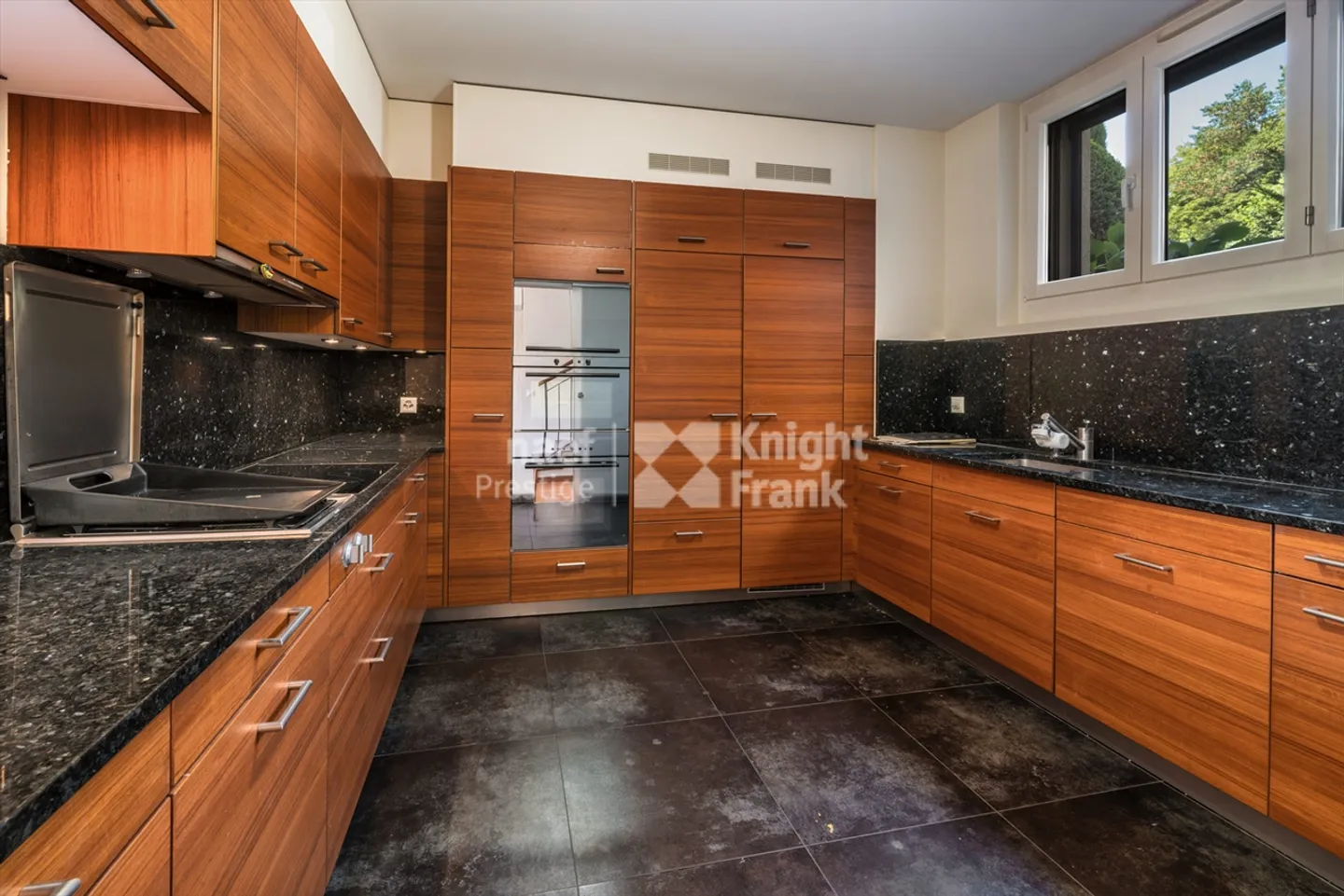 Elegant Townhouse in Champel - Photo 4 of 13