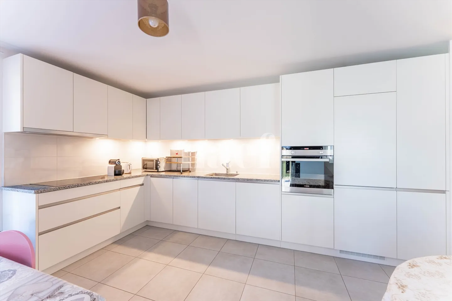 Appartement de 4.5 pièces au rez-de-chaussée avec terrasse et jardin à vendre à Prez-vers-Noréaz - Photo 2 sur 9
