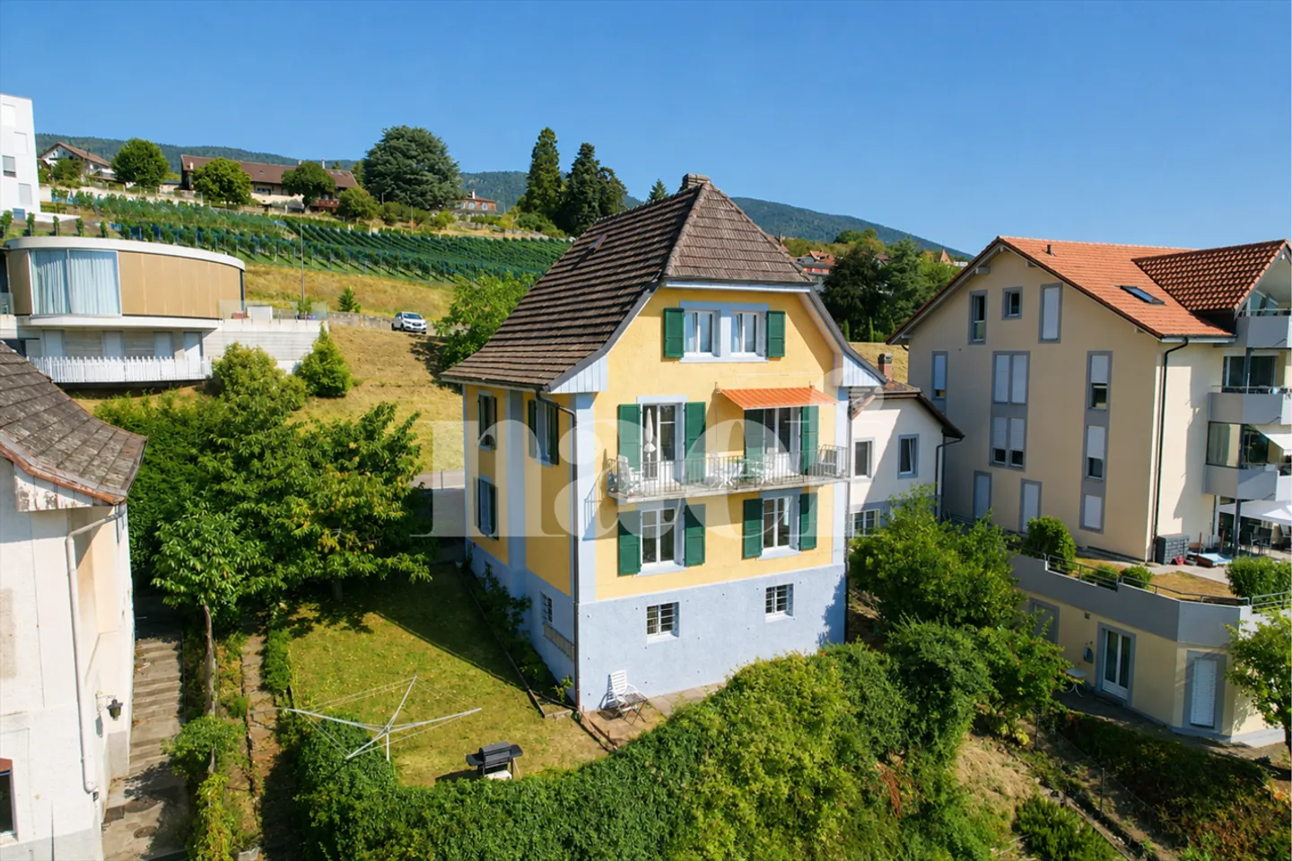 Casa indipendente con 3 appartamenti - Foto 1 di 10