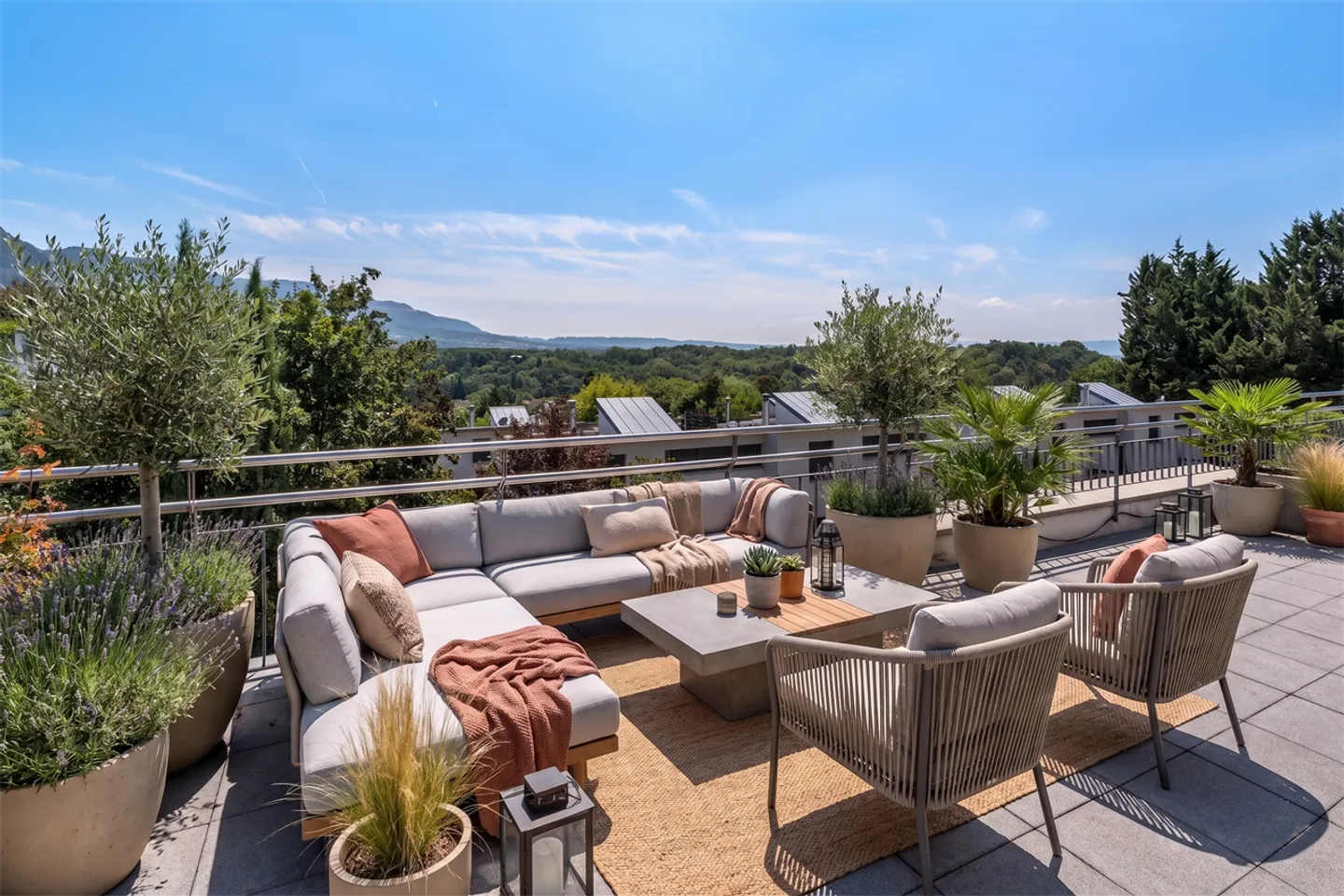 Elegant Townhouse in Champel - Photo 1 of 13