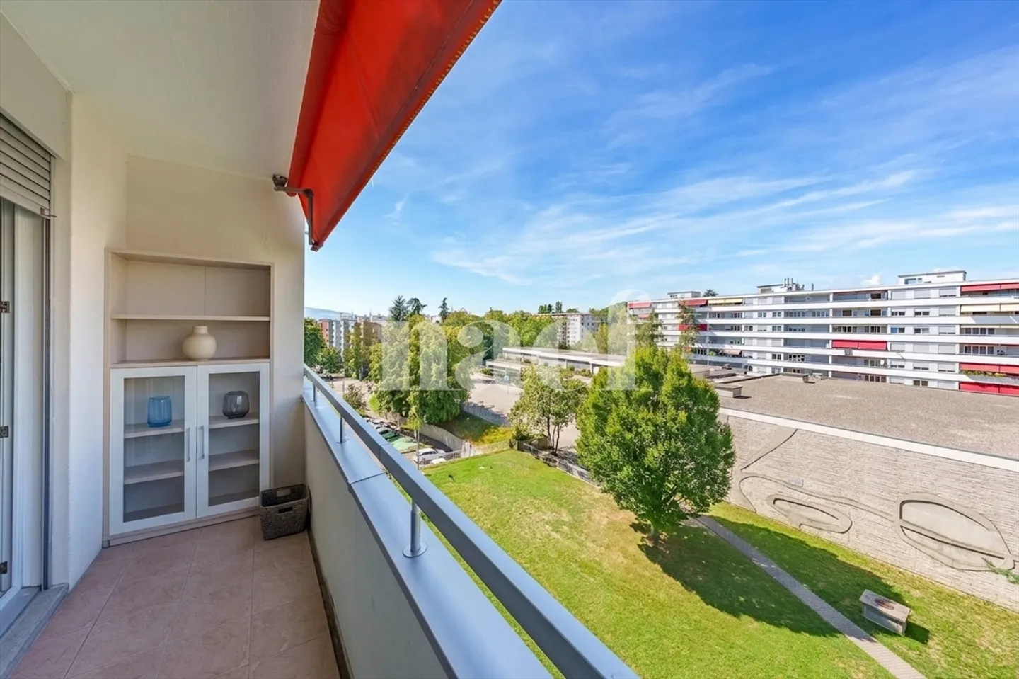 Spacieux appartement familial en étage élevé - Photo 3 sur 12
