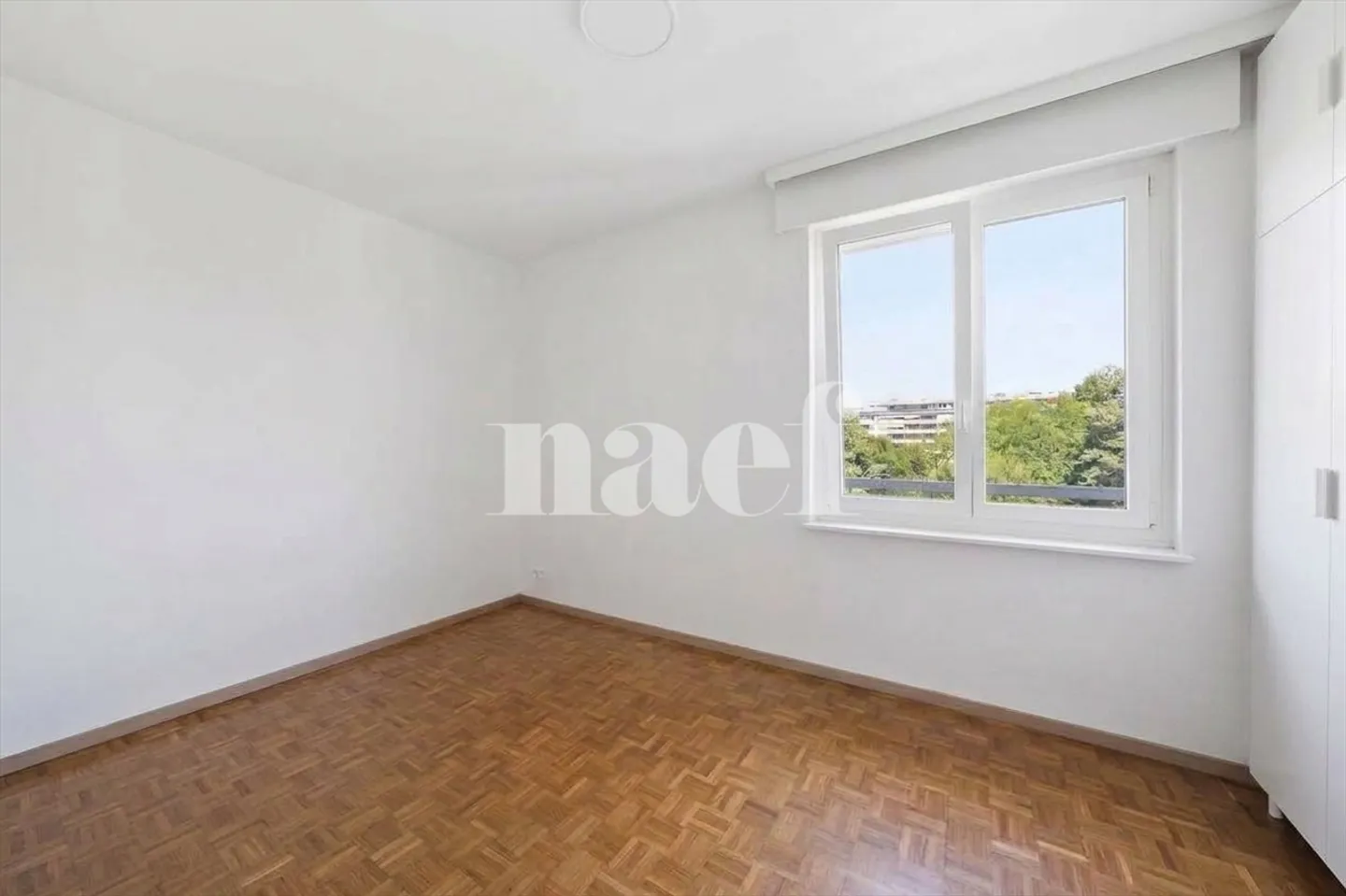Spacieux appartement familial en étage élevé - Photo 8 sur 12