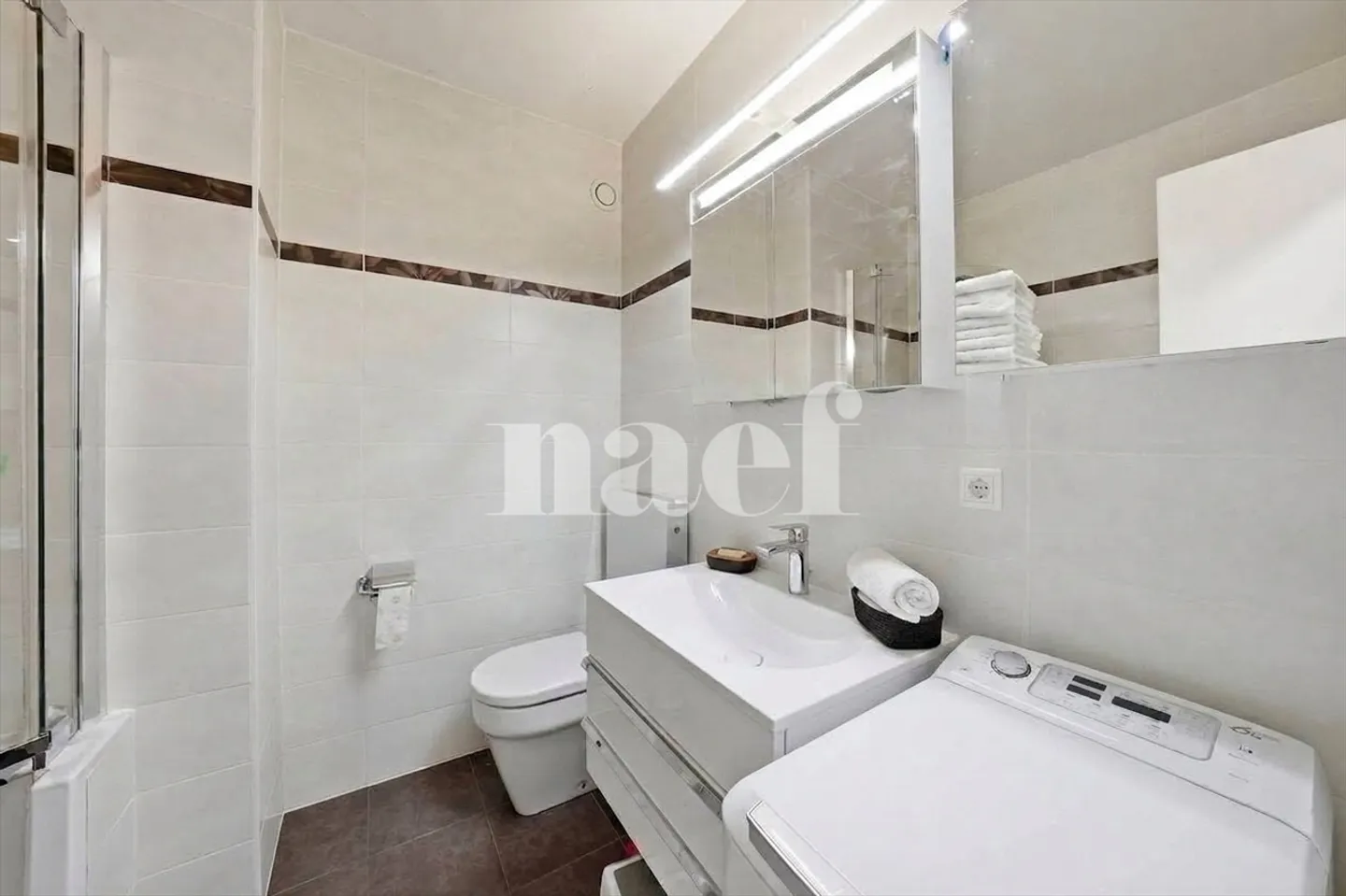 Spacieux appartement familial en étage élevé - Photo 10 sur 12