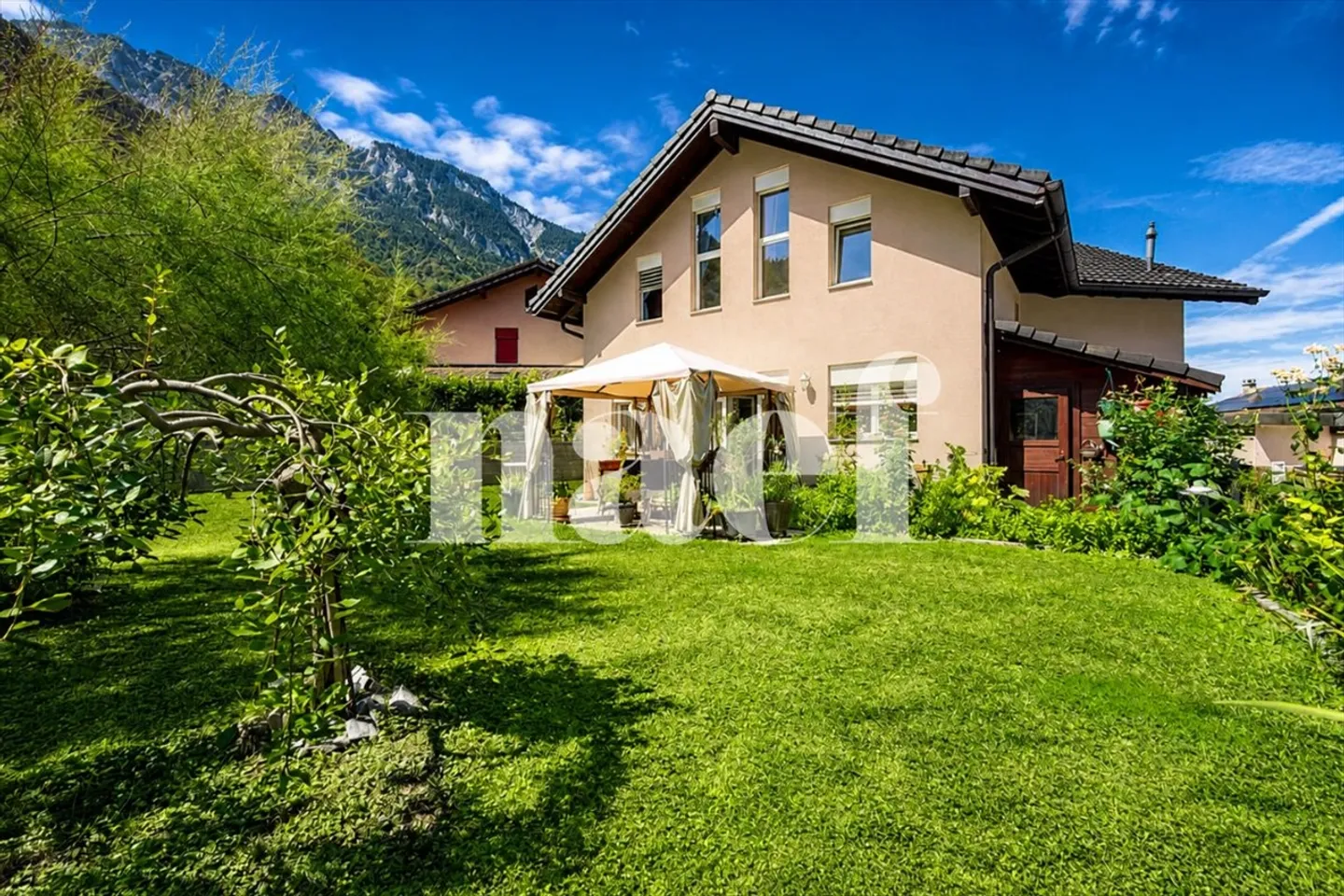 6.5-room semi-detached house in a quiet residential area for sale in Collombey-Muraz - Photo 1 of 13