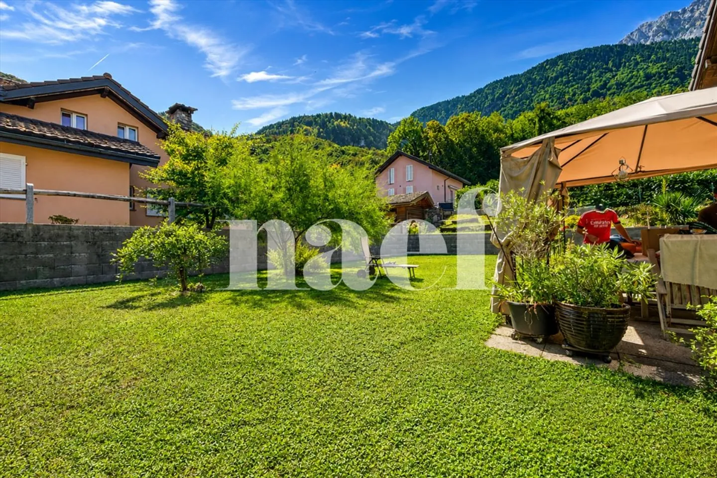 6.5-room semi-detached house in a quiet residential area for sale in Collombey-Muraz - Photo 3 of 13