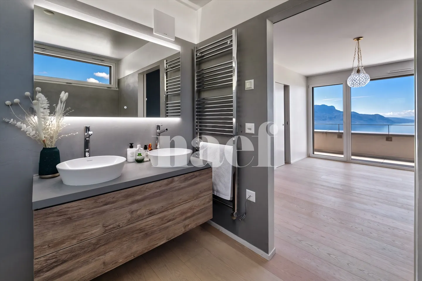 Penthouse apartment with 4.5 rooms, terrace, and magnificent view of Lake Geneva for sale in the heights of Montreux - Photo 11 of 13