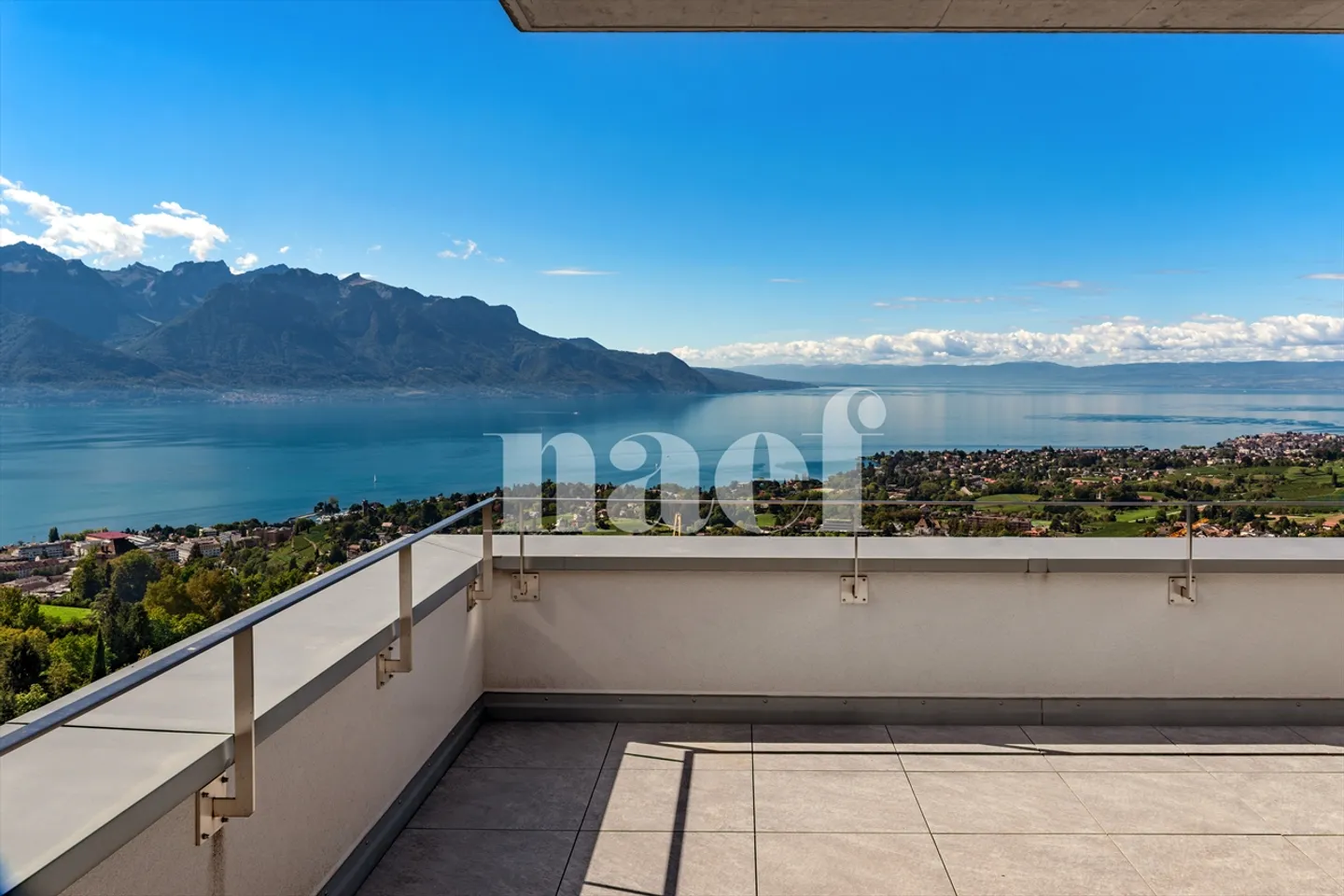 Penthouse apartment with 4.5 rooms, terrace, and magnificent view of Lake Geneva for sale in the heights of Montreux - Photo 3 of 13