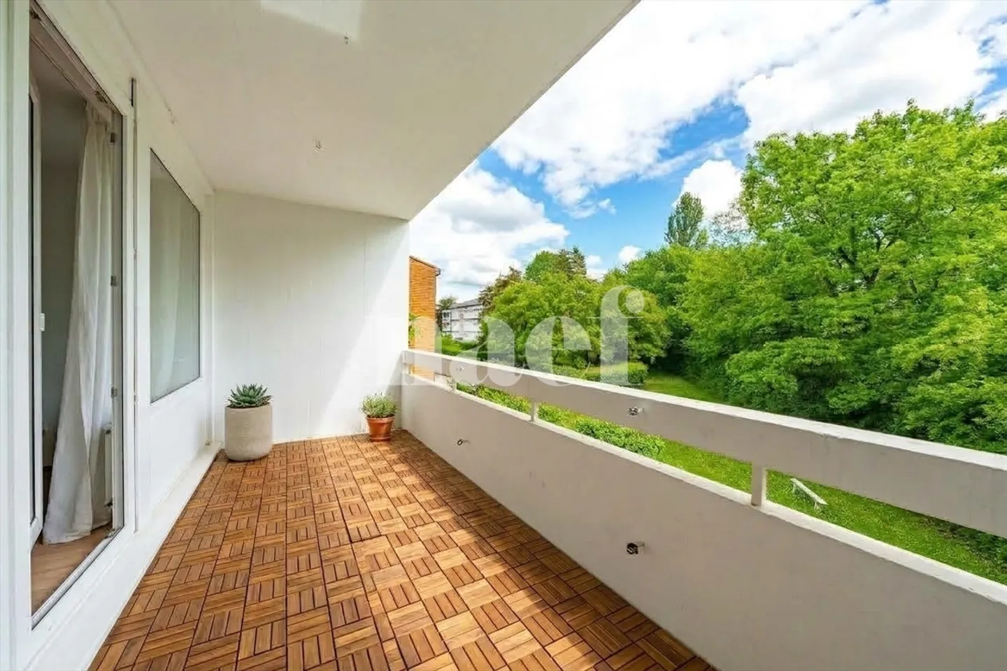 Bright 4-room apartment in a green and quiet environment - Photo 1 of 13