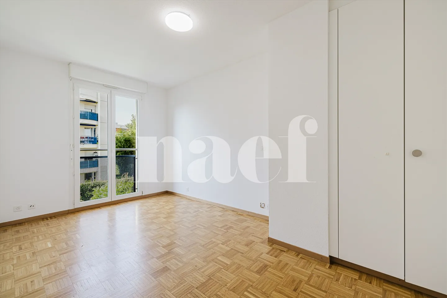 7-Zimmer-Wohnung in der Nähe internationaler Organisationen - Foto 10 von 13