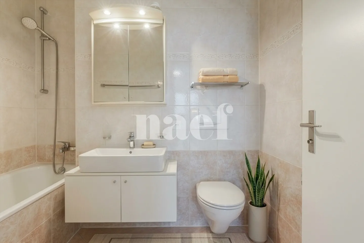7-Zimmer-Wohnung in der Nähe internationaler Organisationen - Foto 11 von 13