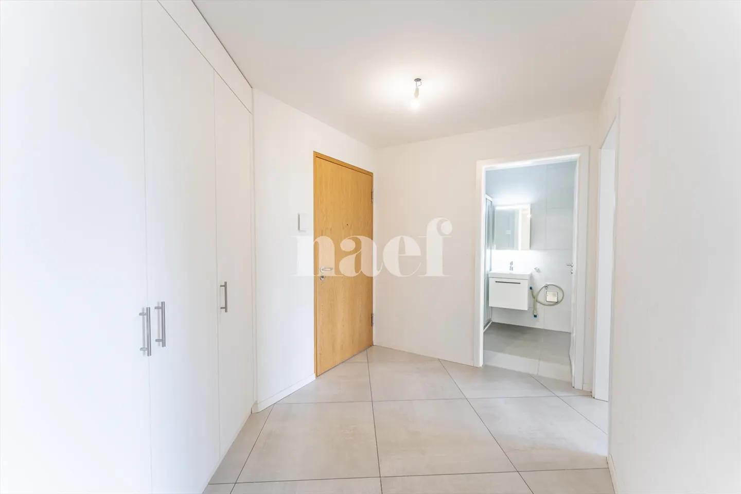 Schöne 4,5-Zimmer-Wohnung im 1. Stock mit 2 Balkonen zu verkaufen in Payerne - Foto 3 von 13