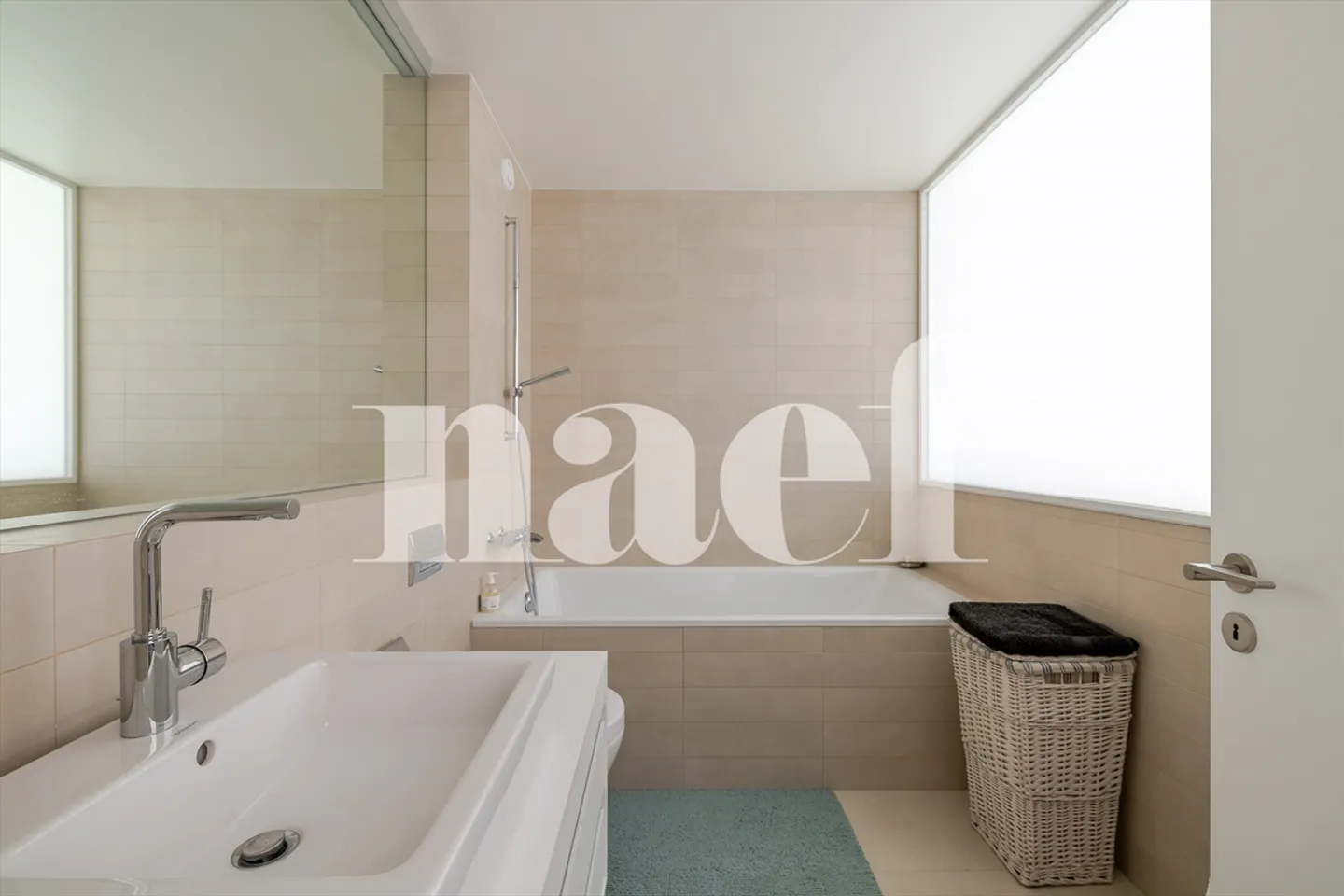 Superb 5.5-room duplex with terrace and exclusive amenities - Photo 9 of 13