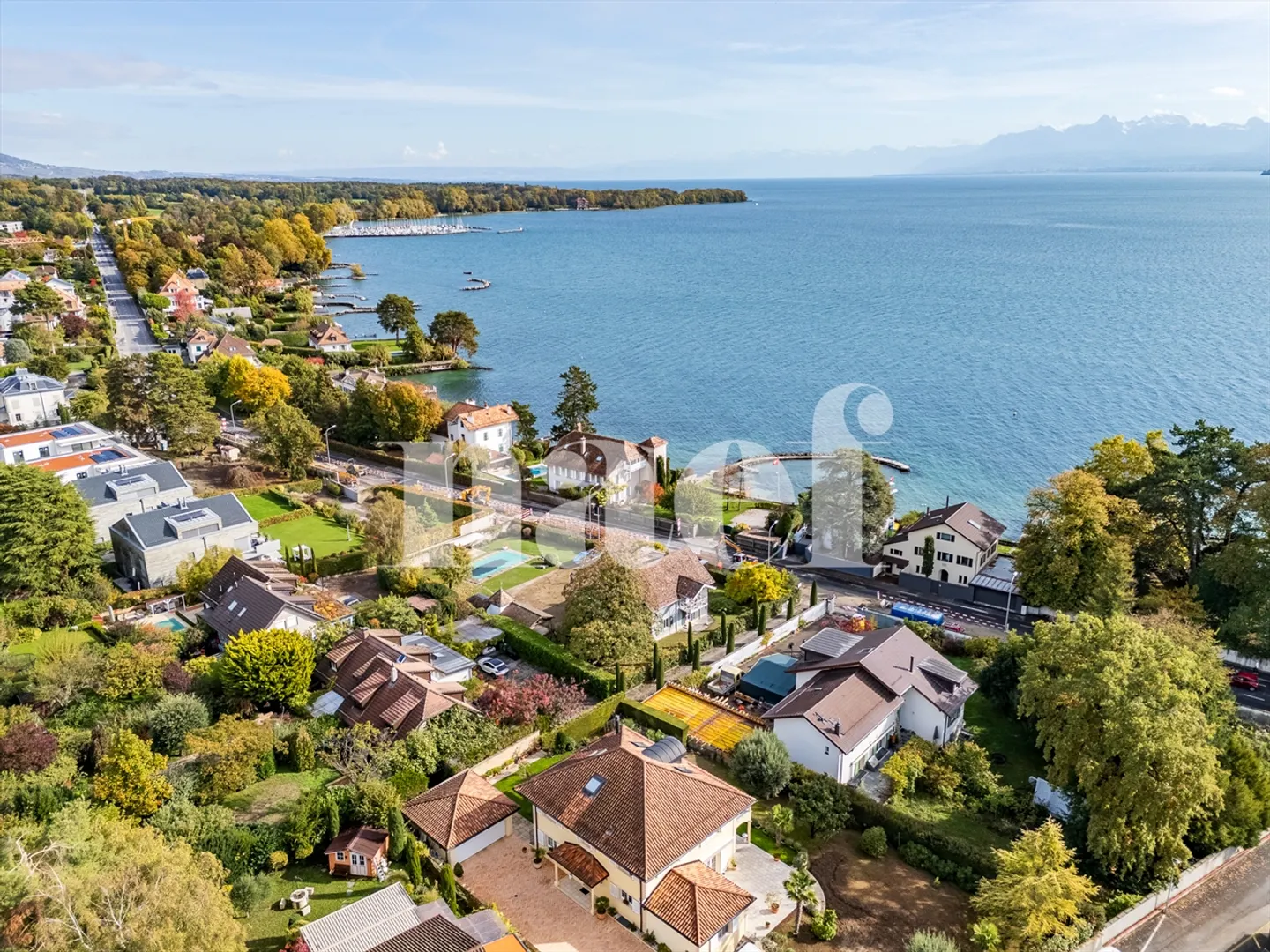 Exclusive? Individual villa to renovate with swimming pool, large plot and privileged access to Lake Geneva - Photo 1 of 3