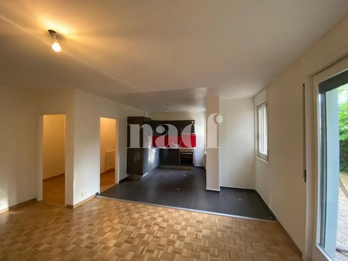 Appartement au rez-de-chaussée avec terrasse - Photo 3 sur 8
