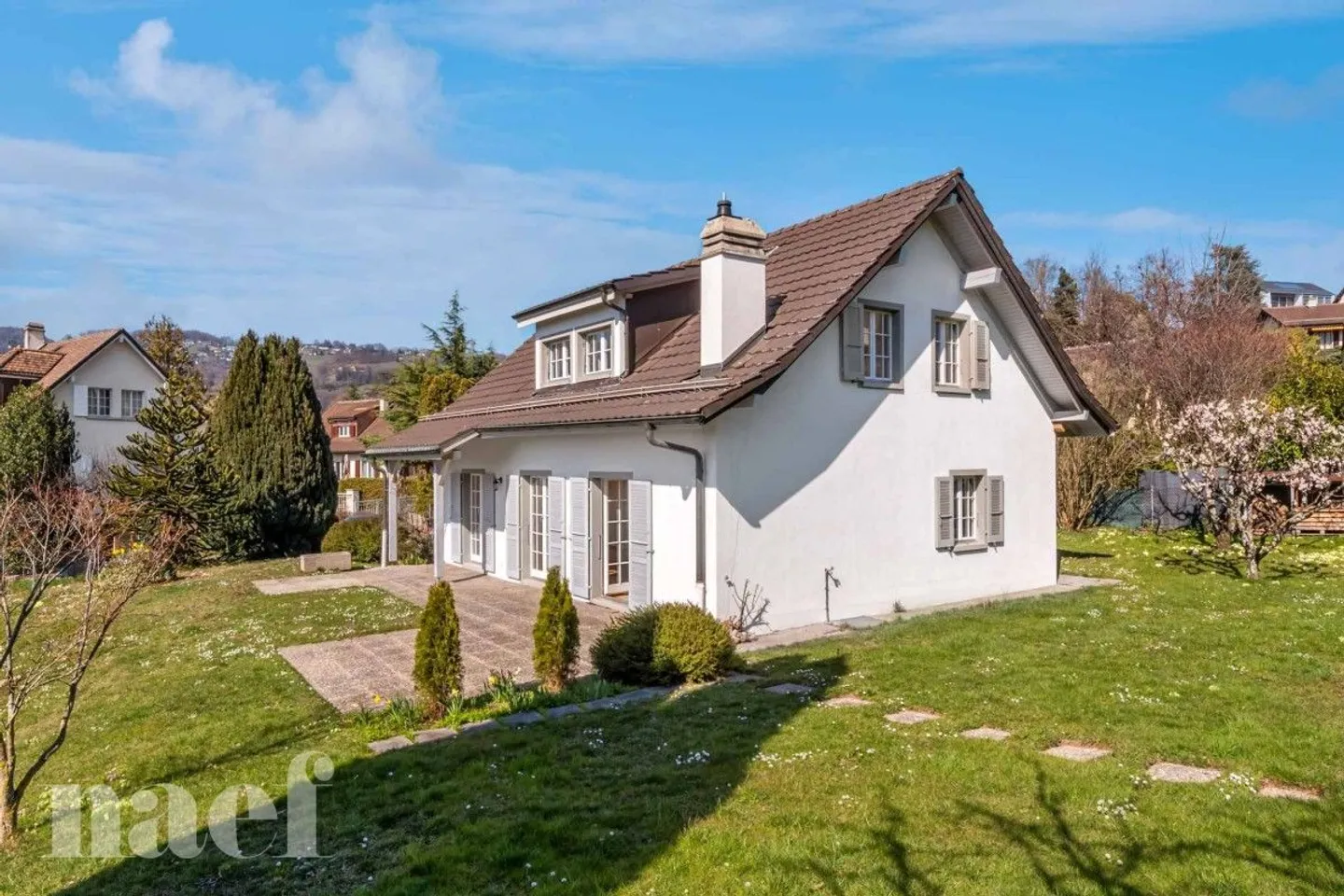 Casa di 200 m2 con giardino e vista sul lago - Foto 1 di 13