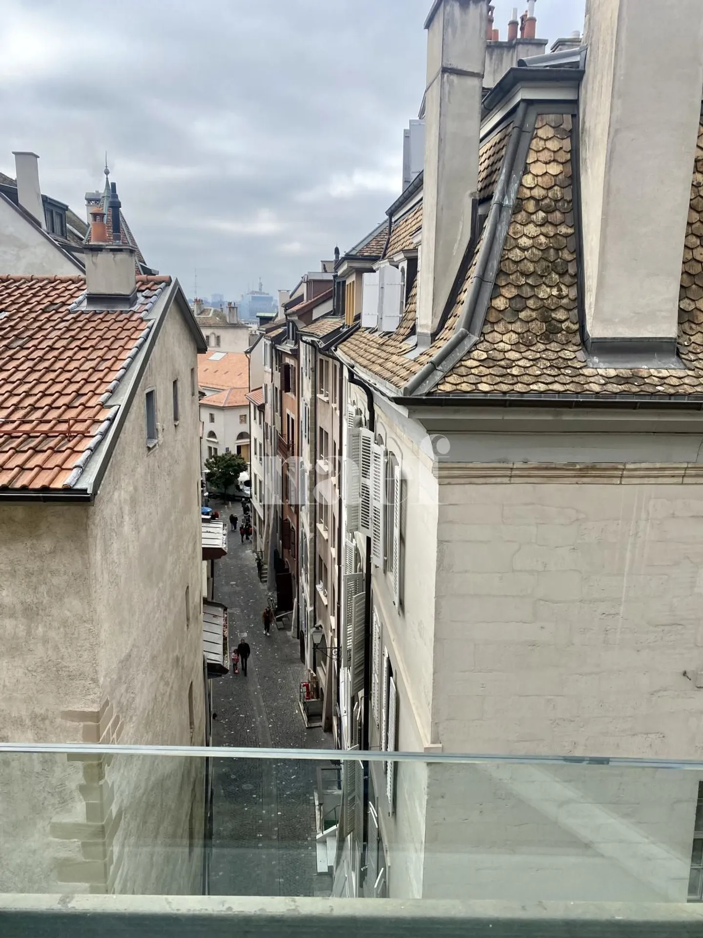 Spazioso appartamento di 2 stanze nel cuore della Città Vecchia di Ginevra - Foto 2 di 9