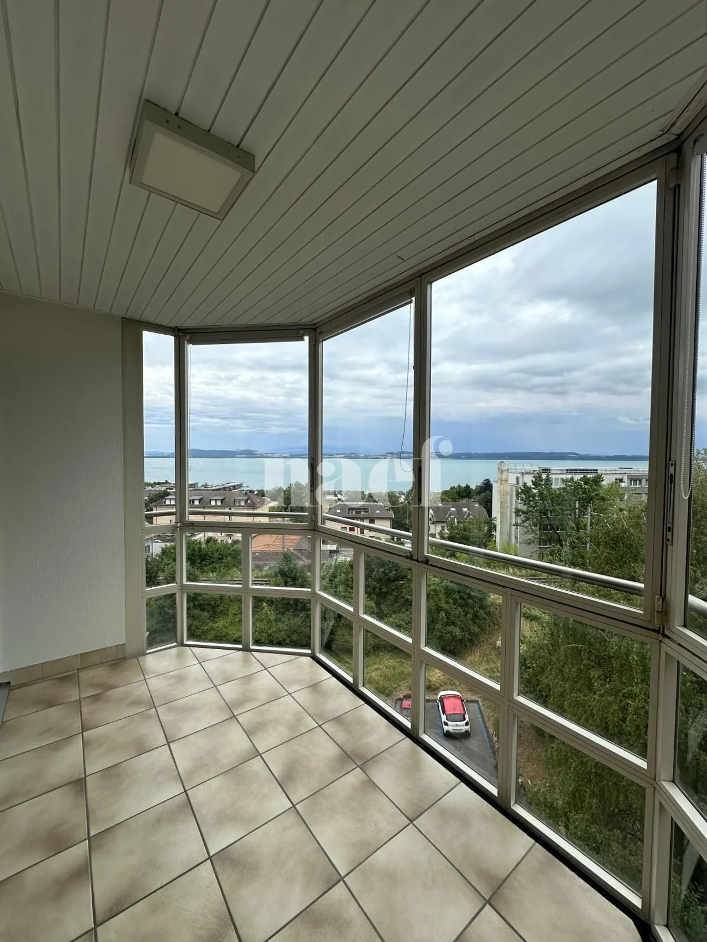 Appartement 4.5 pièces avec vue sur le lac - Photo 3 of 8