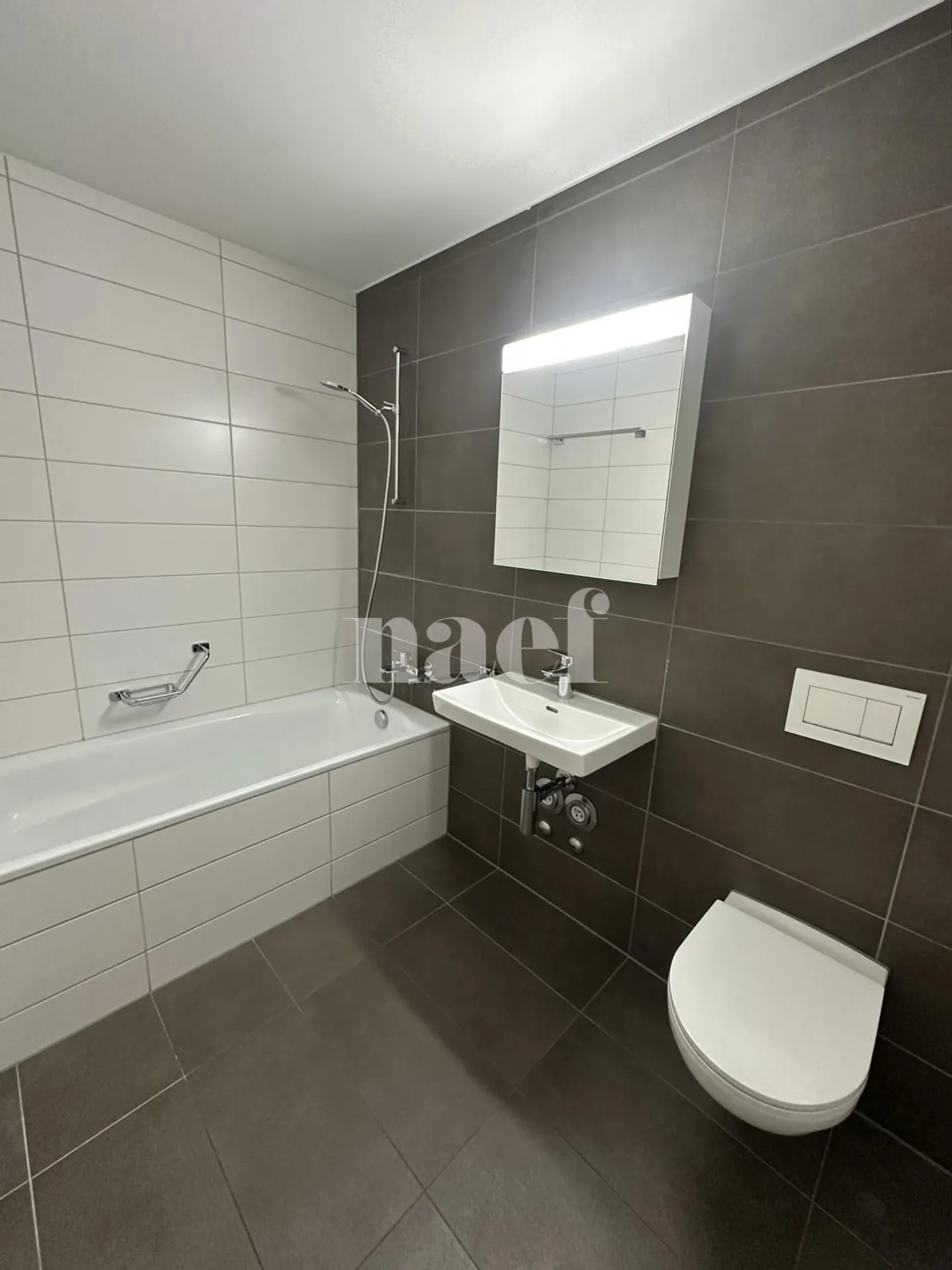 Appartement dans un immeuble récent - Photo 5 of 6