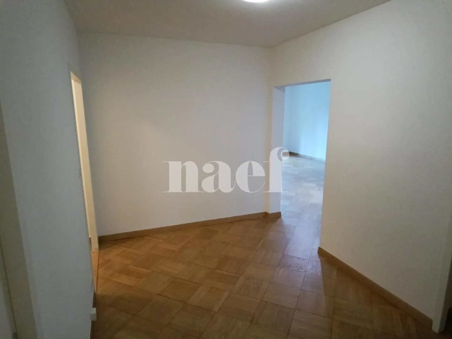 Appartement spacieux avec balcons - Photo 3 sur 10