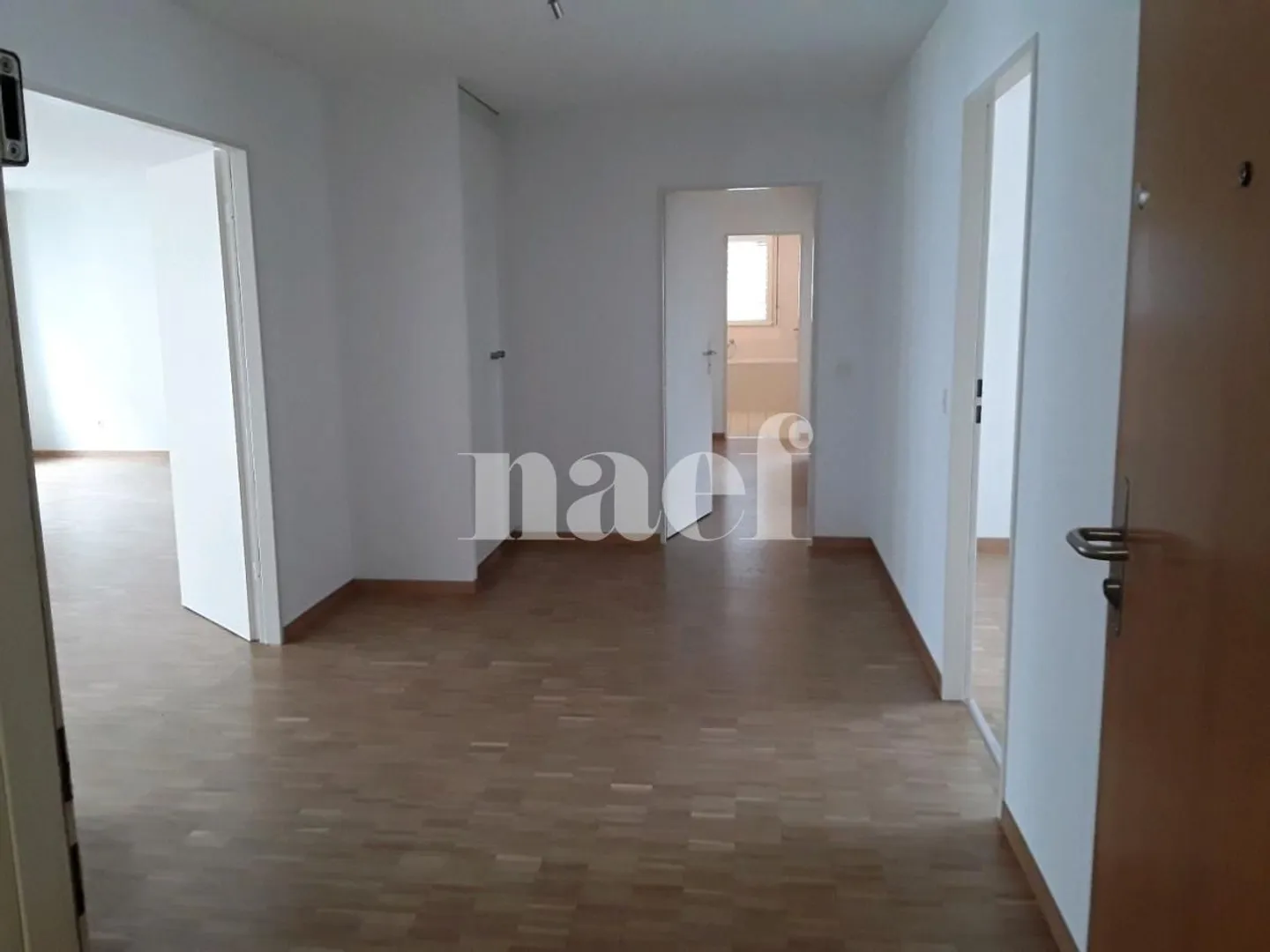 Ampio appartamento di 7 stanze - Foto 2 di 10