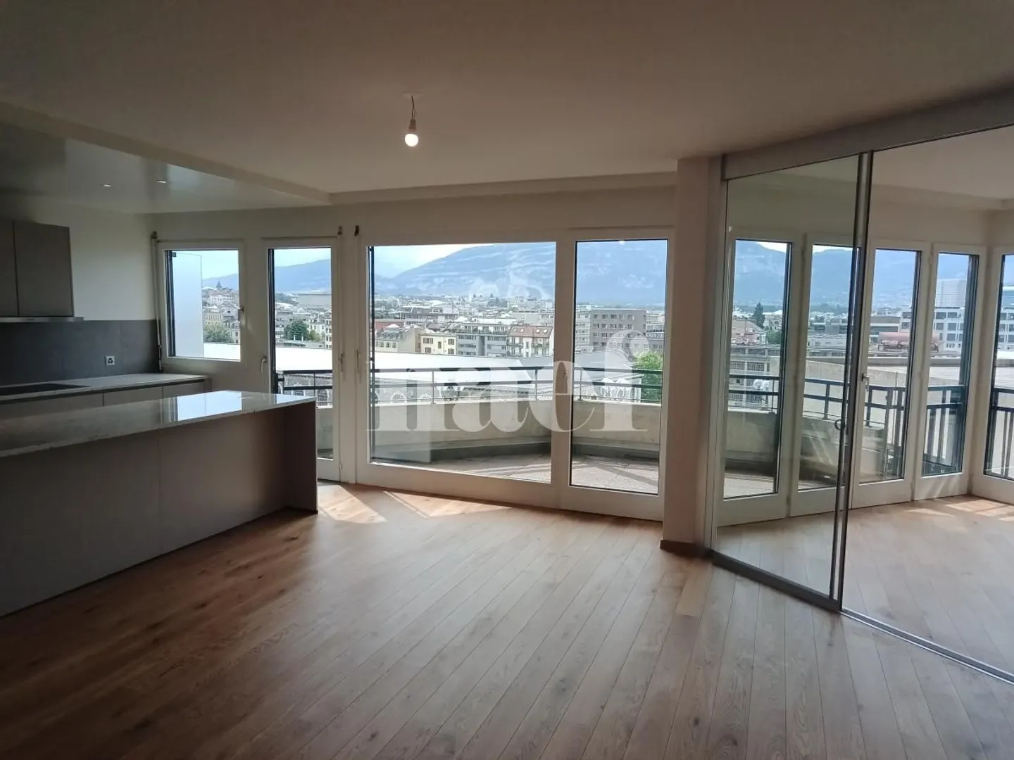 Renovierte Wohnung mit Aussicht - Foto 2 von 9
