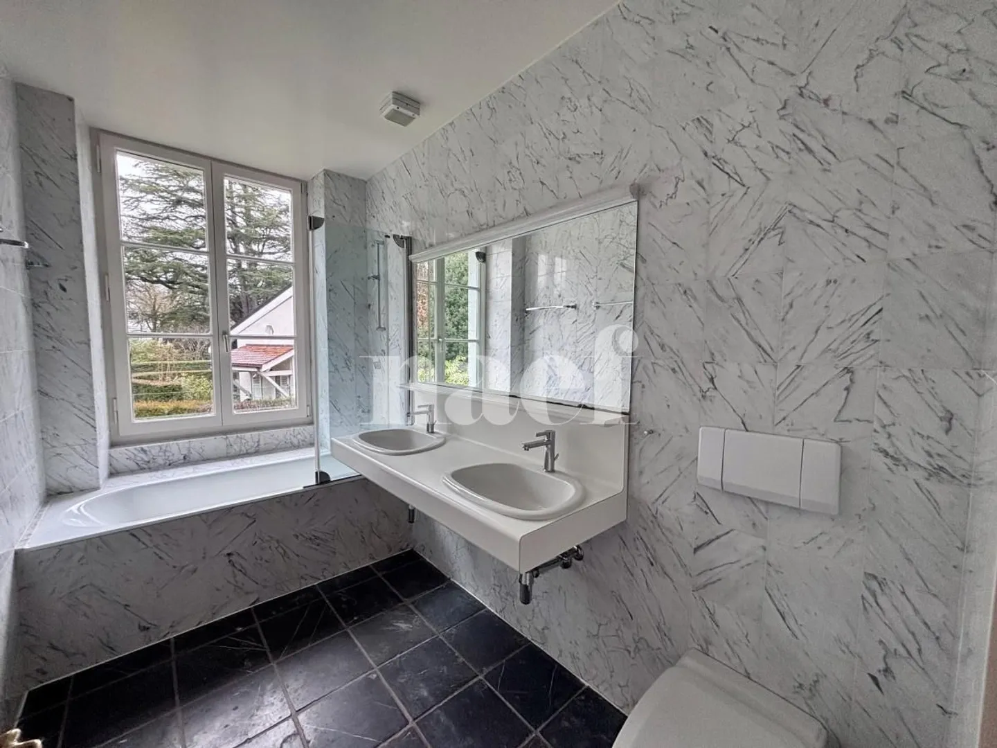 Duplex affascinante in una casa padronale ristrutturata - Foto 7 di 13