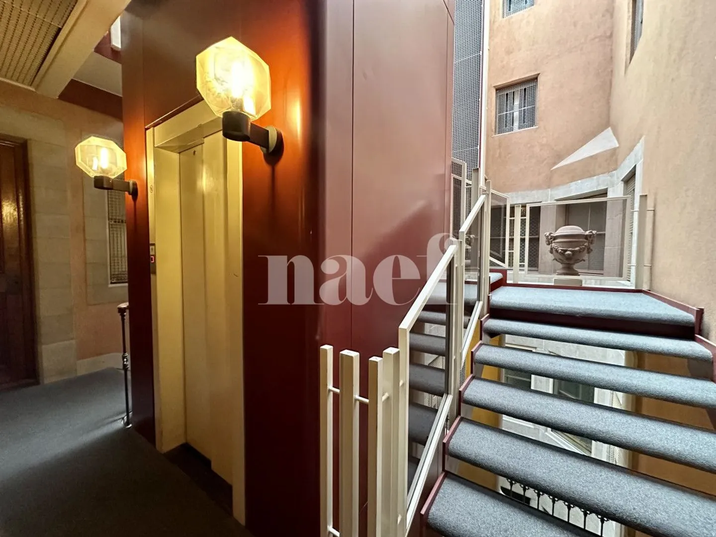 Im Herzen von Genf, schöne Wohnung mit französischem Balkon und atemberaubendem Blick auf den See - Foto 3 von 5