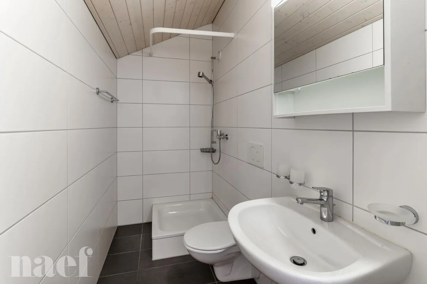 In a family neighborhood - 2.5 room apartment on the third floor - Photo 8 of 9