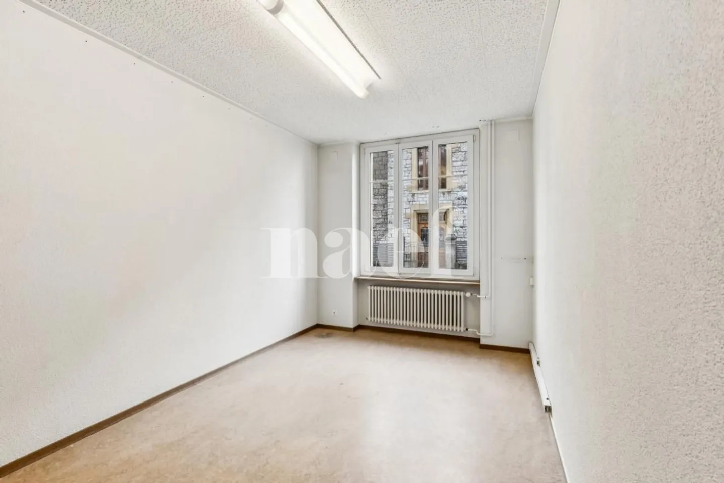 Hervorragende Gewerbefläche von 220 m² - Unabhängiges Haus mit bemerkenswerter Architektur - Foto 11 von 12