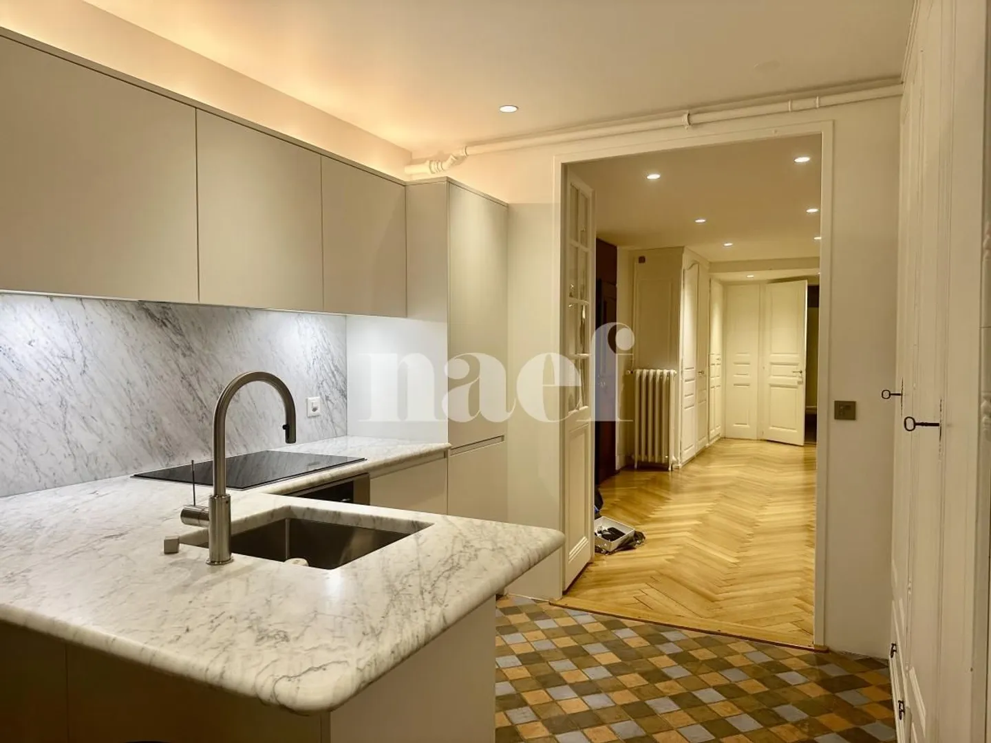 Città vecchia, oggetto raro, appartamento di charme con giardino e padiglione - Foto 3 di 13