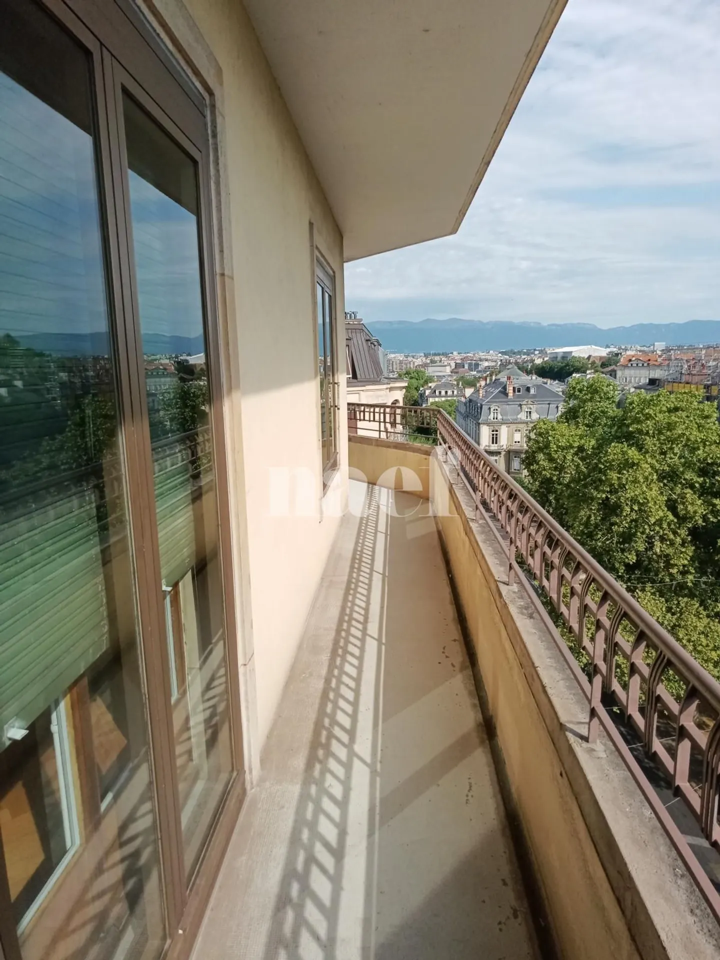 Spacious and bright apartment in the heart of Geneva - Photo 12 of 13