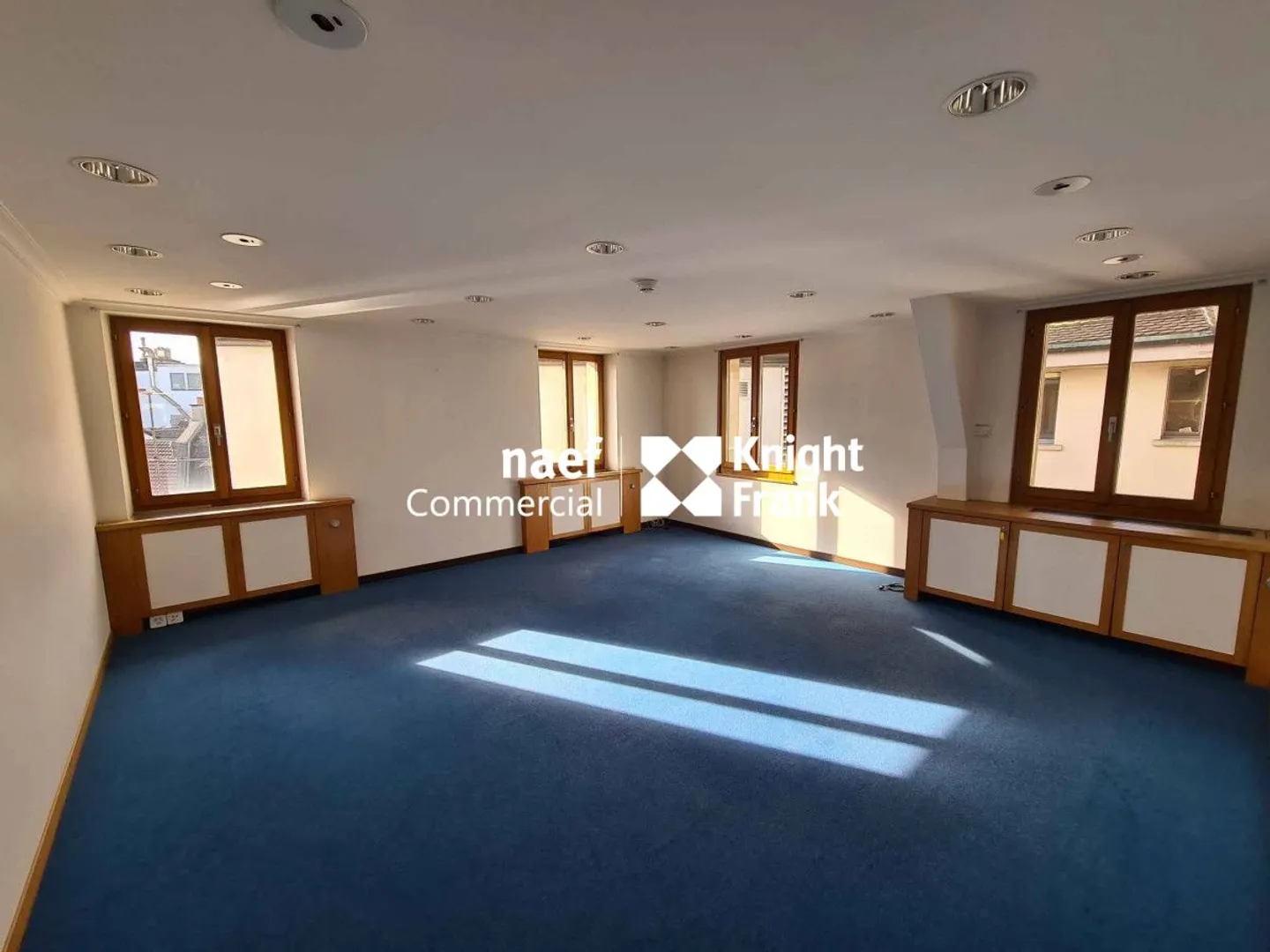 Chantepoulet - Bureau de 266m² aux derniers étages - Photo 2 sur 13