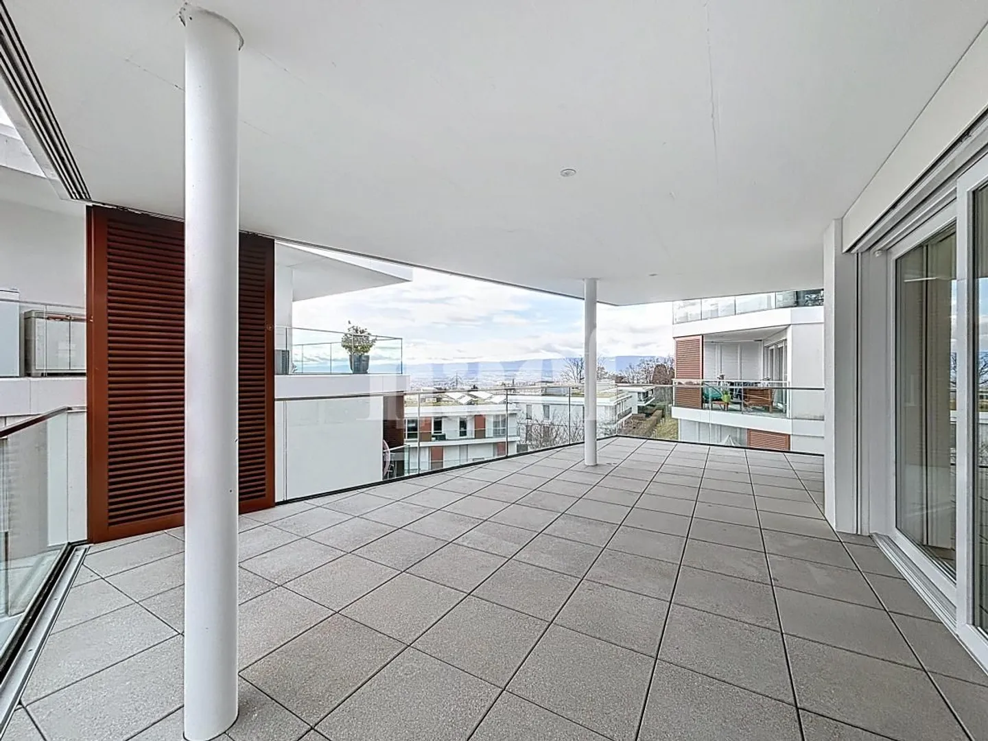 Appartamento di lusso con vista lago - Foto 11 di 13