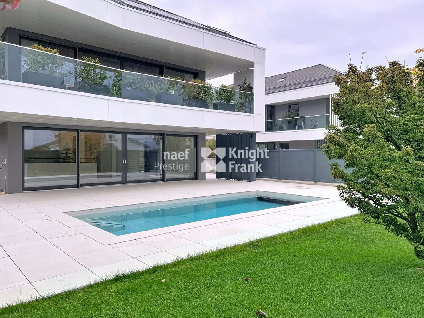 Bel appartement de standing avec jardin, terrasse et piscine privative - Photo 2 sur 11