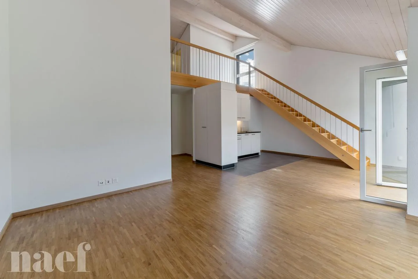 In a family neighborhood - 2.5 room apartment on the third floor - Photo 4 of 9