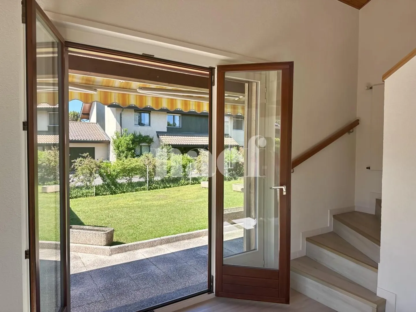 Charmantes Doppelhaus mit 4,5 Zimmern in Aïre mit Garten und Terrasse - Foto 8 von 12