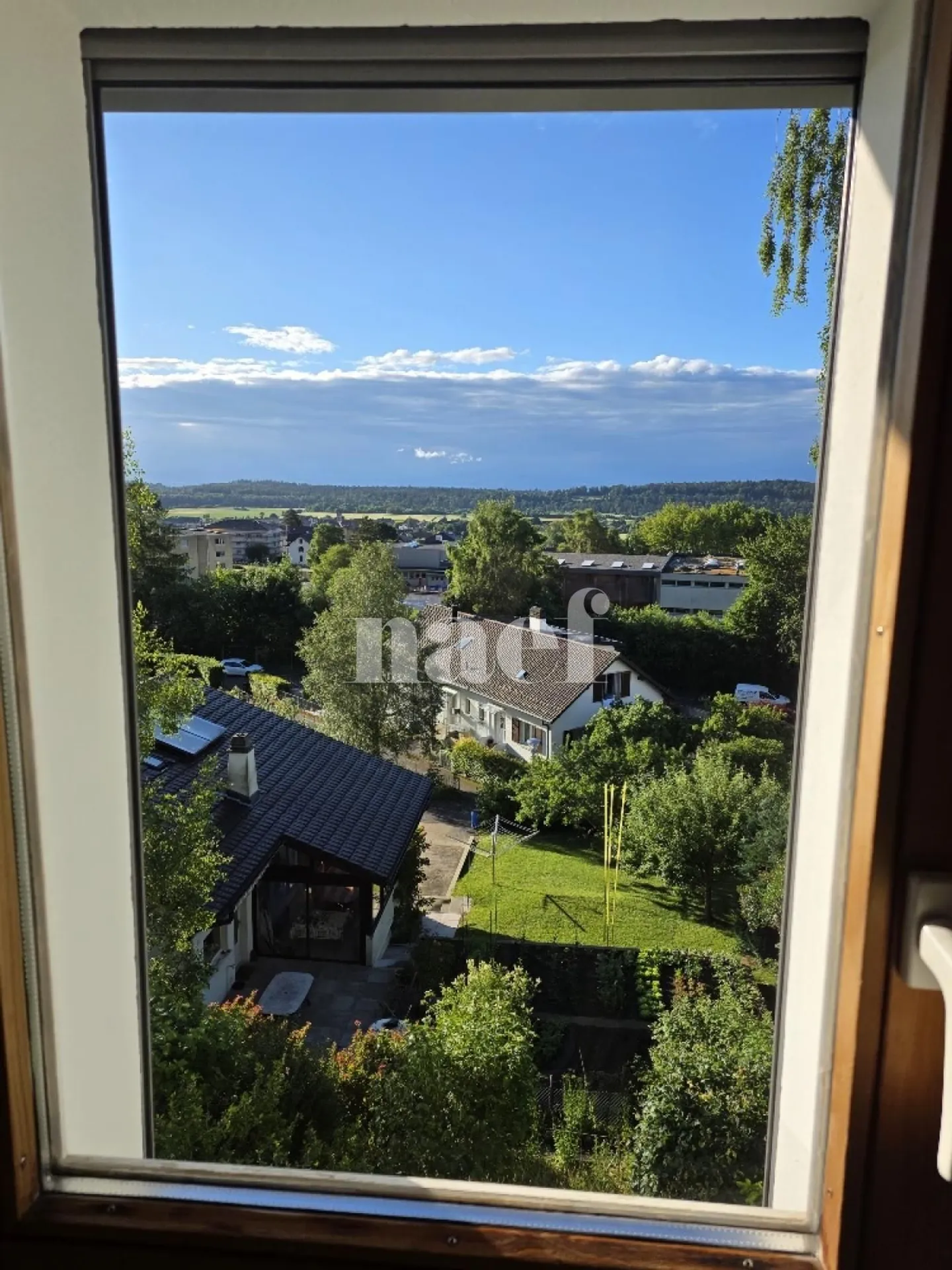 Charmantes 3,5-Zimmer-Haus mit Terrasse, Garten und atemberaubendem Blick - Les Geneveys-sur-Coffrane (Val-de-Ruz) - Foto 10 von 11