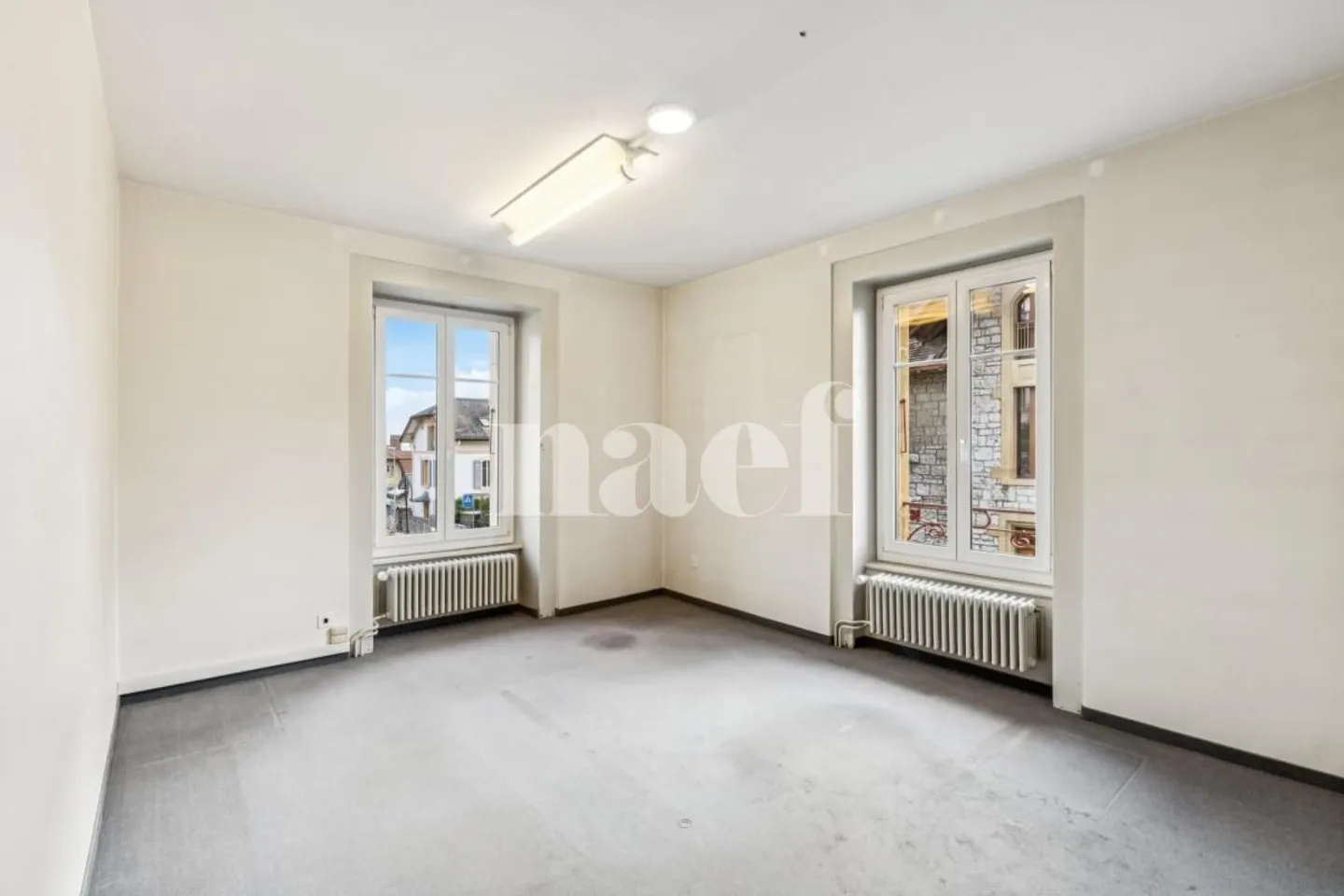 Hervorragende Gewerbefläche von 220 m² - Unabhängiges Haus mit bemerkenswerter Architektur - Foto 8 von 12