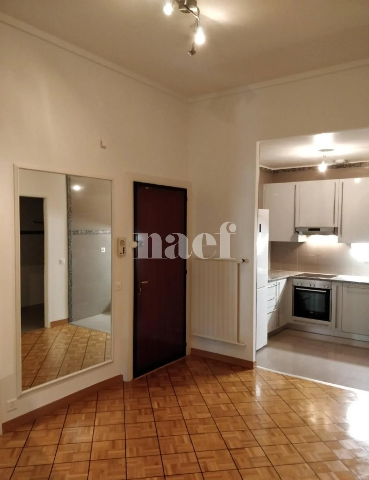 Appartement au rez-de-chaussée - Photo 2 sur 6