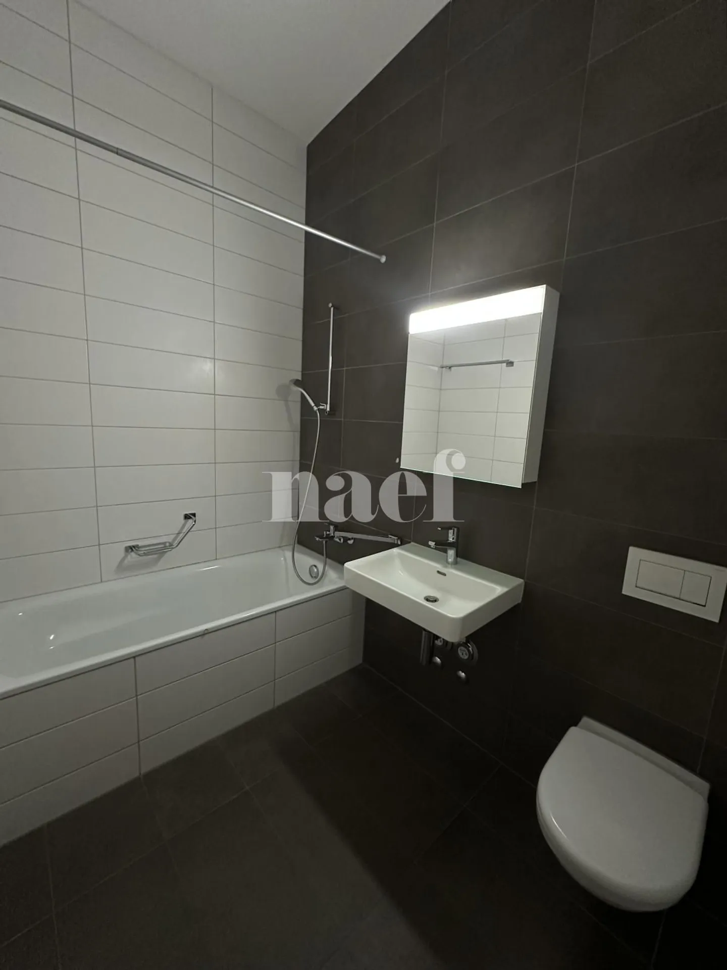 Appartement dans un immeuble récent - Photo 4 of 6