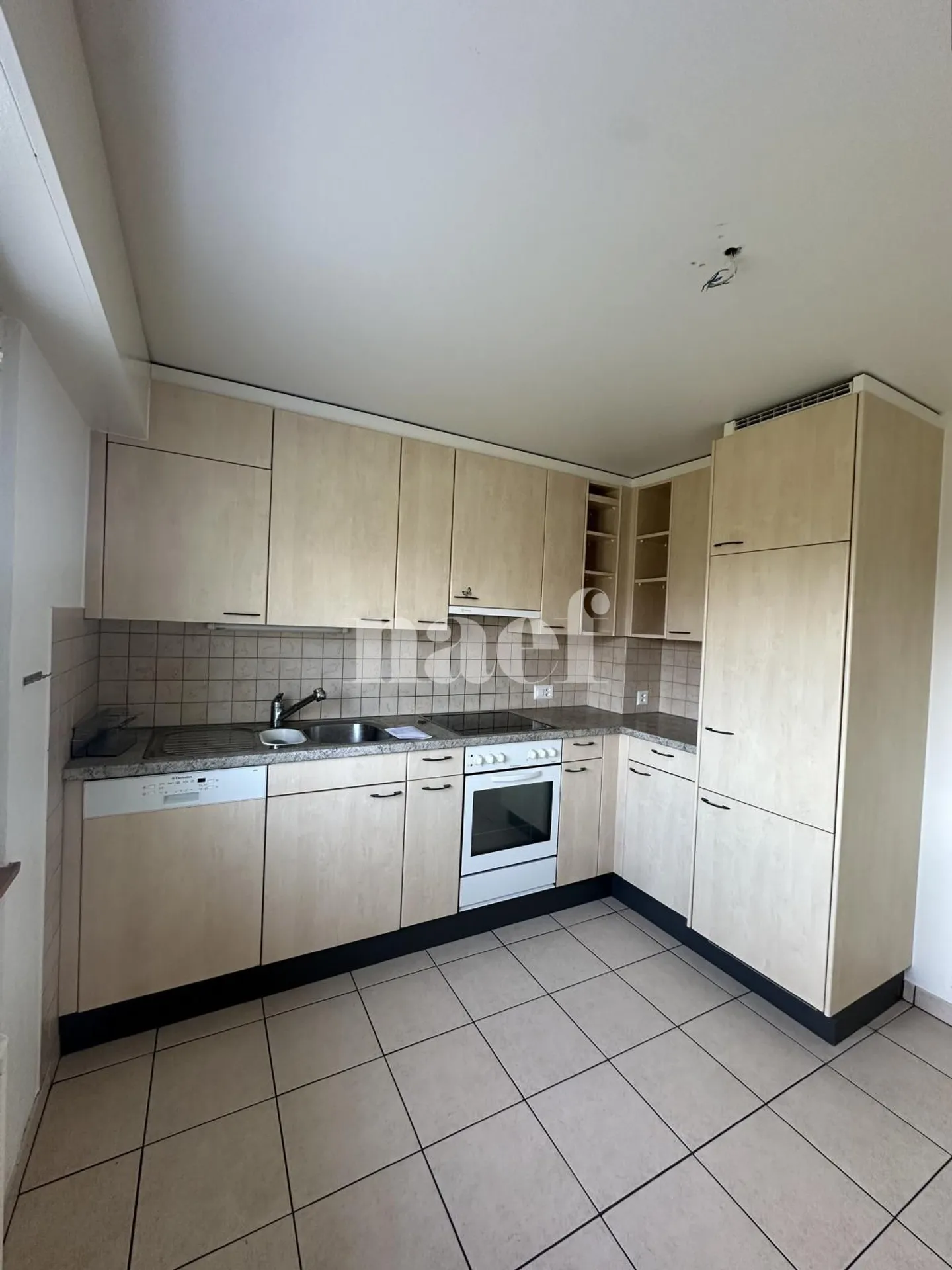 4-room apartment with balcony - Photo 3 of 8