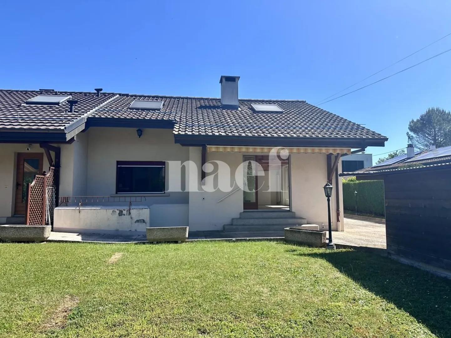 Charmantes Doppelhaus mit 4,5 Zimmern in Aïre mit Garten und Terrasse - Foto 7 von 12