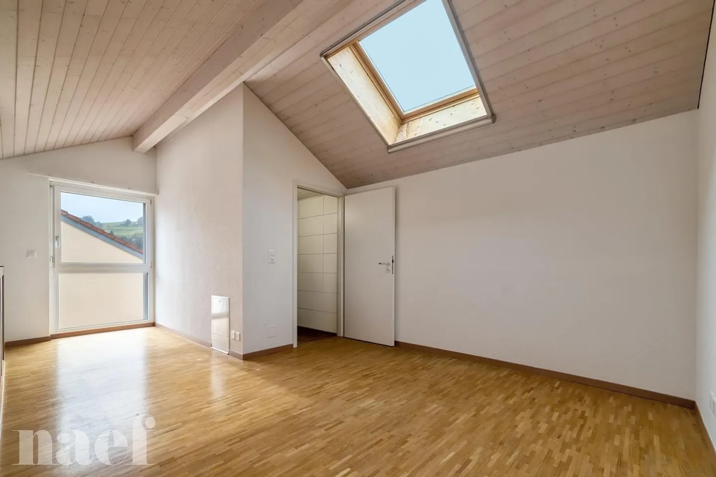 Dans quartier familial - Appartement de 2.5 pièces au deuxième étage - Foto 2 von 6