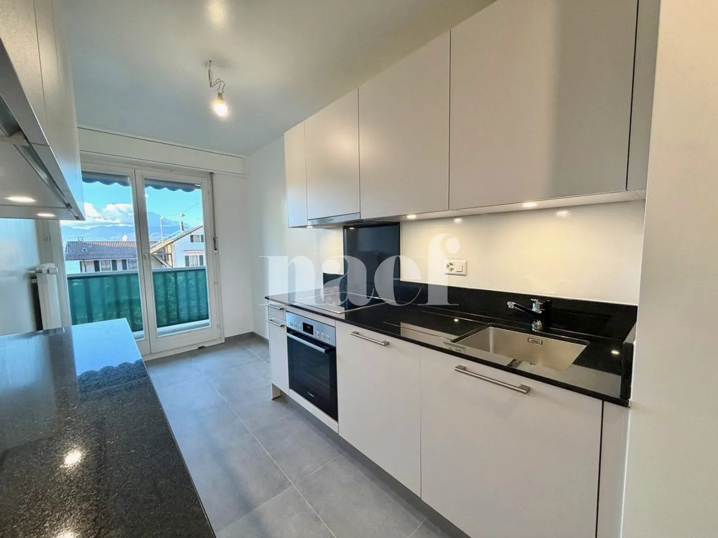 Bel appartement avec balcon côté lac - Photo 3 sur 5